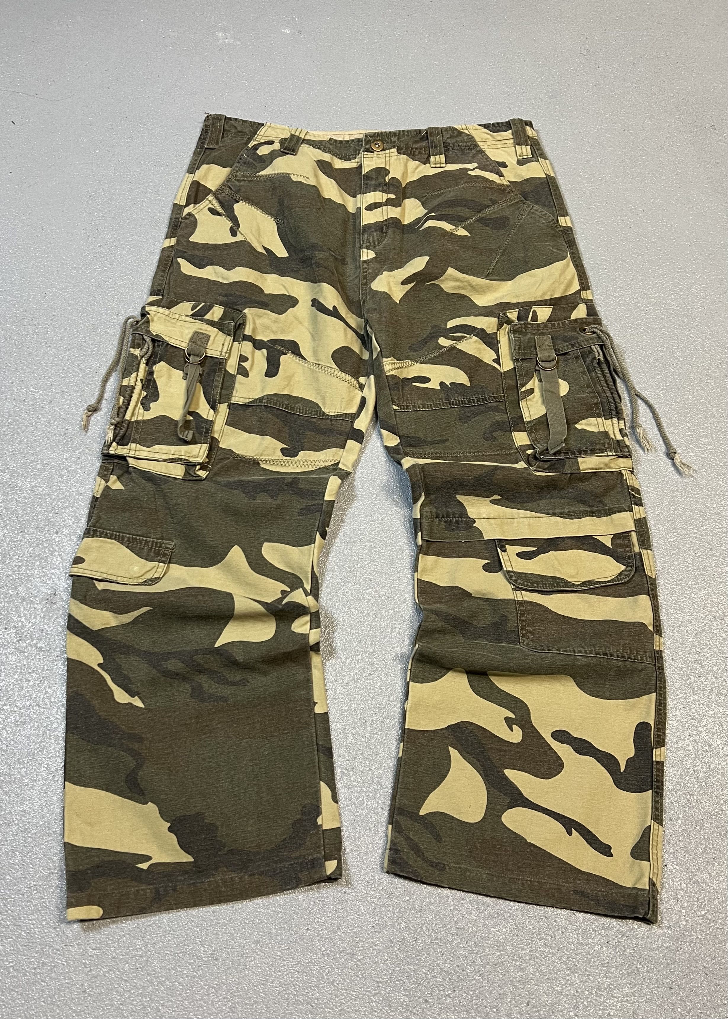 Japanese Brand × Le Grande Bleu (L.G.B.) × Undercover Vintage baggy wide-leg camouflage multi-pocket cargo pants. Size US 36 / EU 52 - 1 Thumbnail