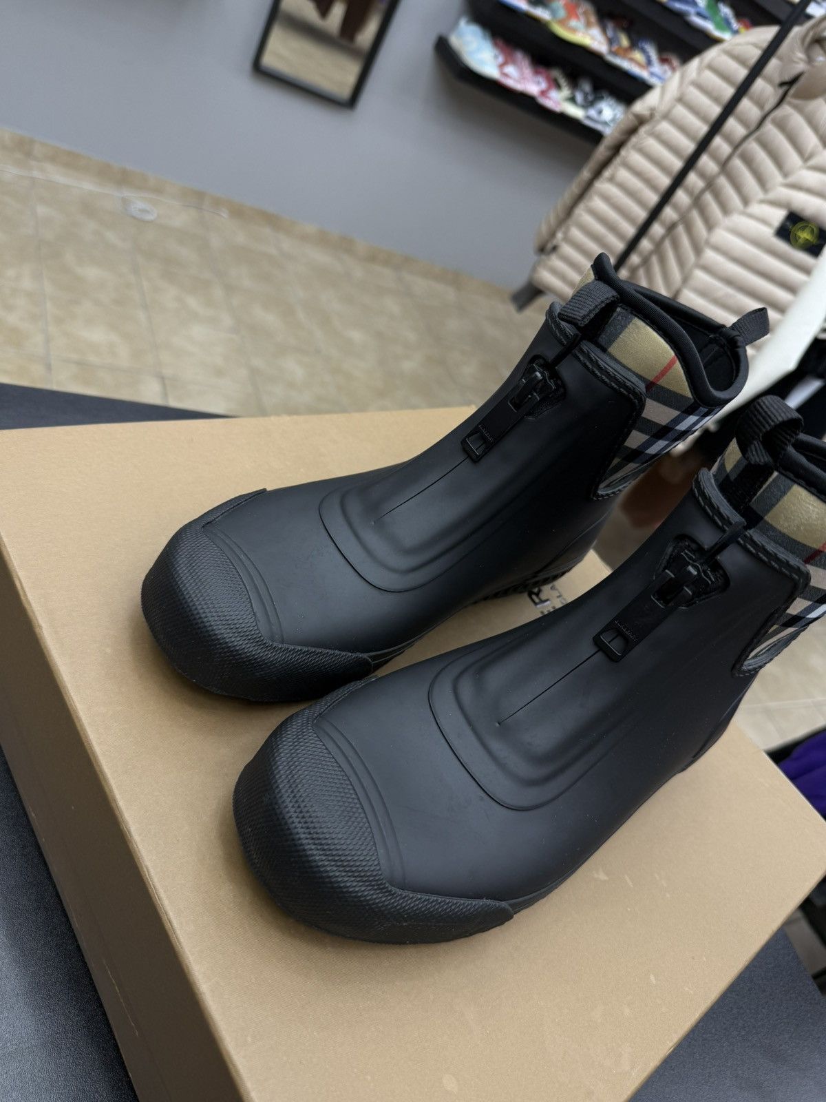 Burberry Burberry Flinton Check Rain Boots Booties Size 39 / 9 US Size US 9 / IT 39 - 10 Thumbnail