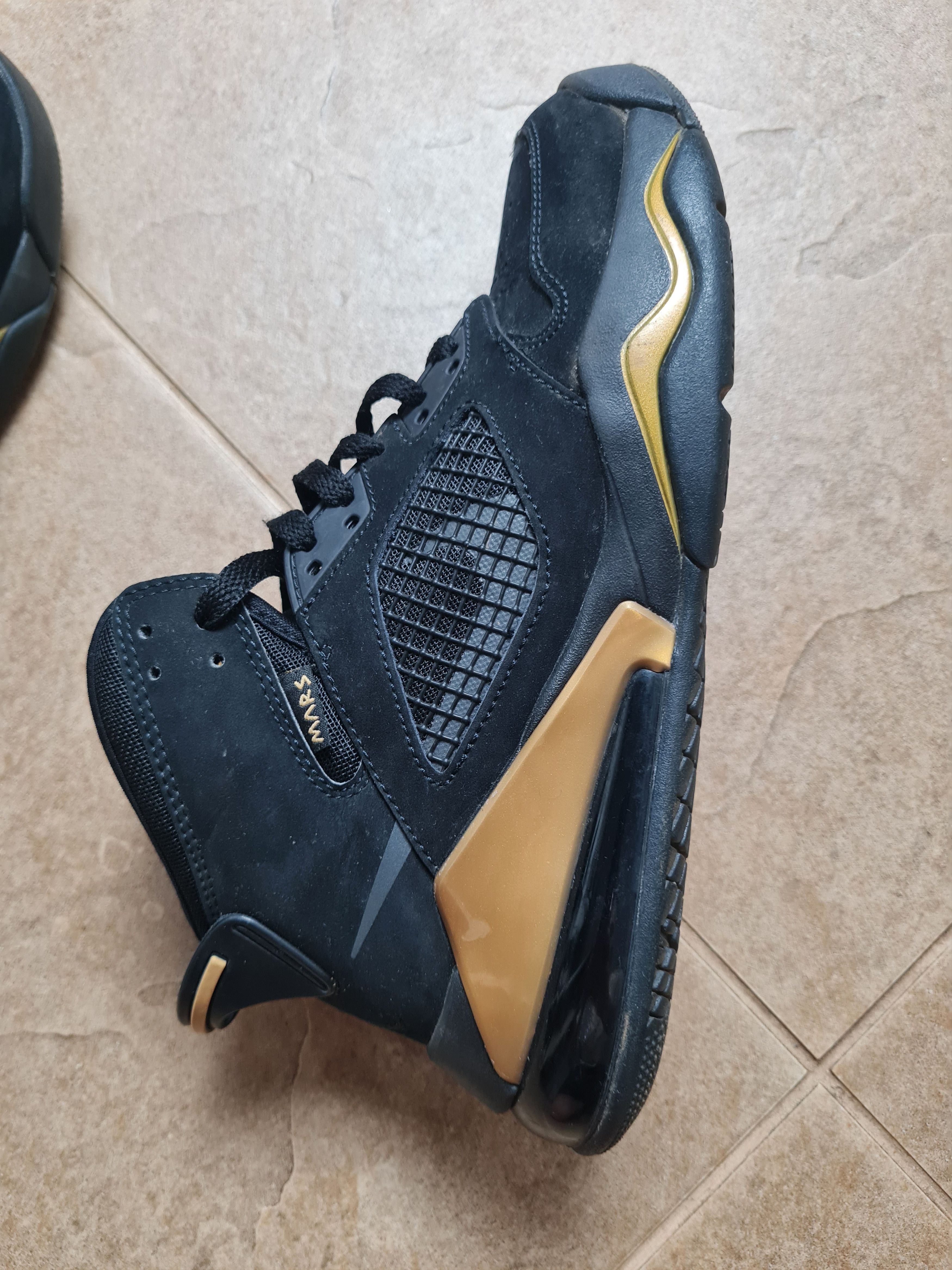 Nike Nike Air Jordan Mars 270 Mens Black/Gold CD7070-007 SZ US7 Size US 7 / EU 40 - 20 Thumbnail