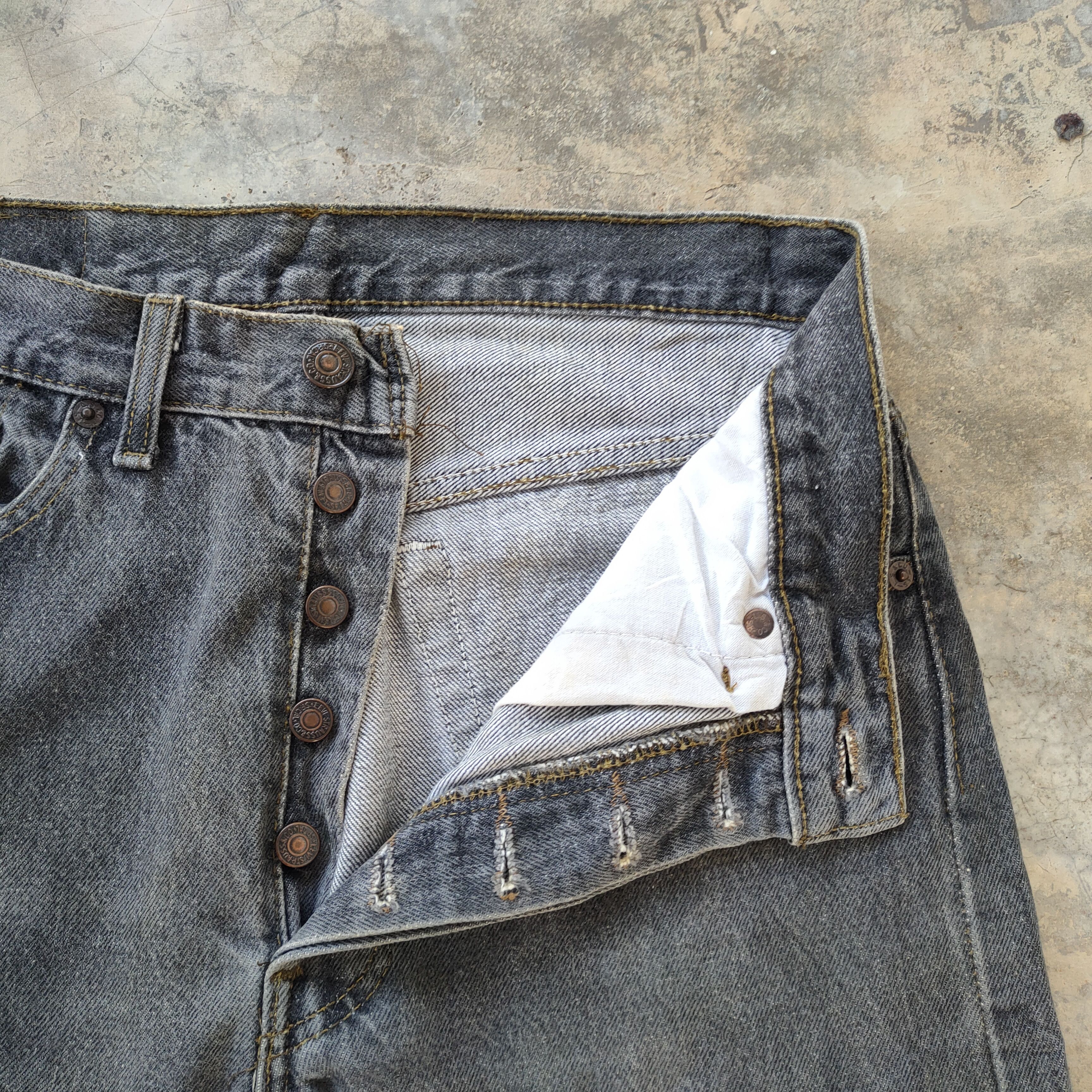 Levi's Vintage Clothing LEVI'S 501 usa VINTAGE 93'BLACK BUTTONFLY JEANS DENIM PANTS Size US 30 / EU 46 - 6 Thumbnail