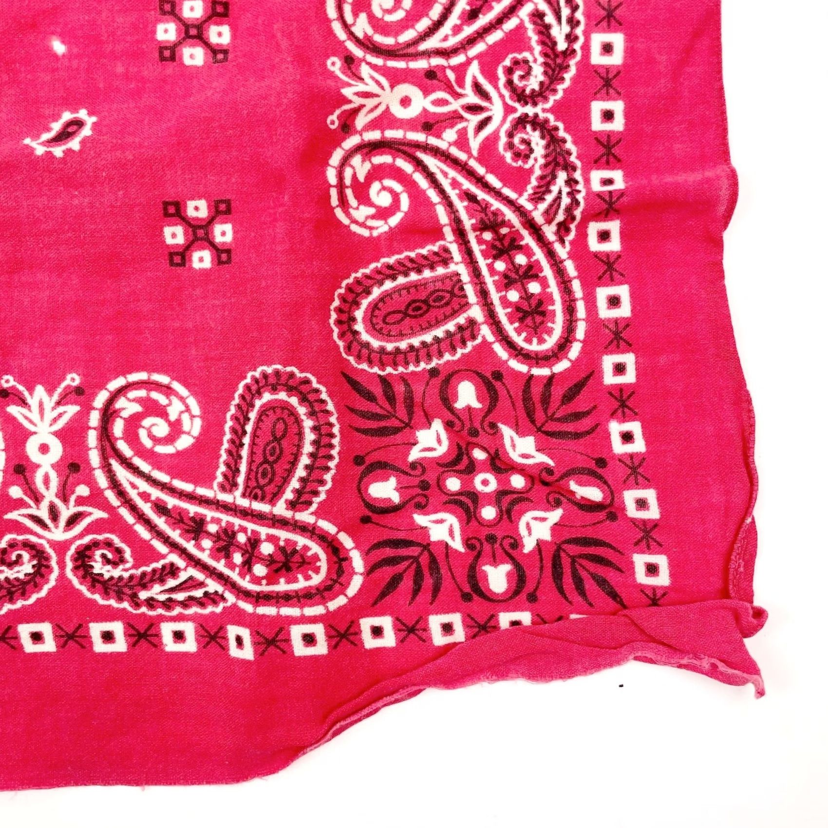 Vintage VINTAGE Tower Bandana Unisex 19" x 21" Red Paisley 100% Cotton Men Women Boys Girls Size ONE SIZE - 3 Thumbnail