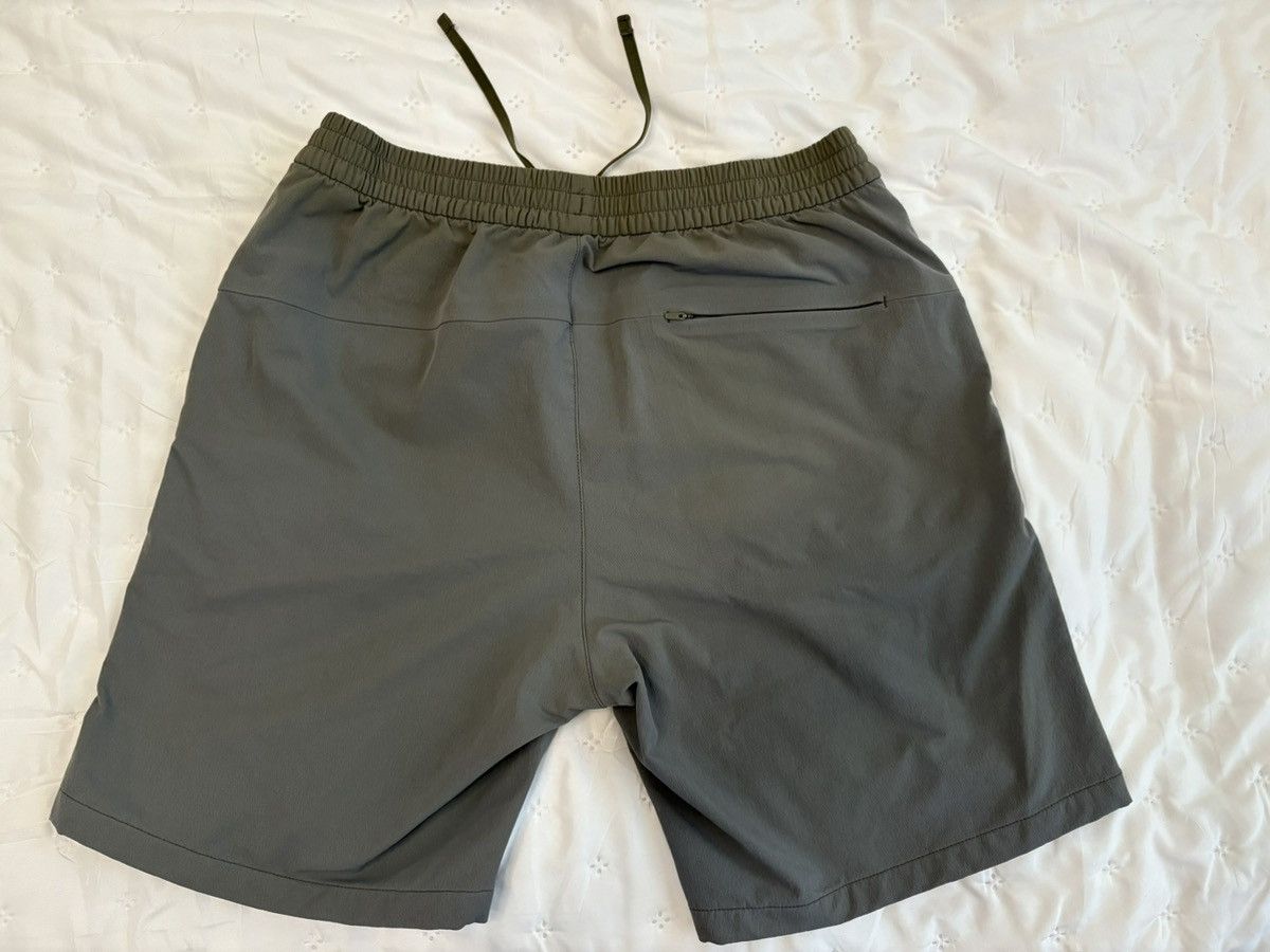 Outdoor Voices Outdoor Voices RecTrek 7” Short (size small ~30W) Size US 30 / EU 46 - 4 Thumbnail