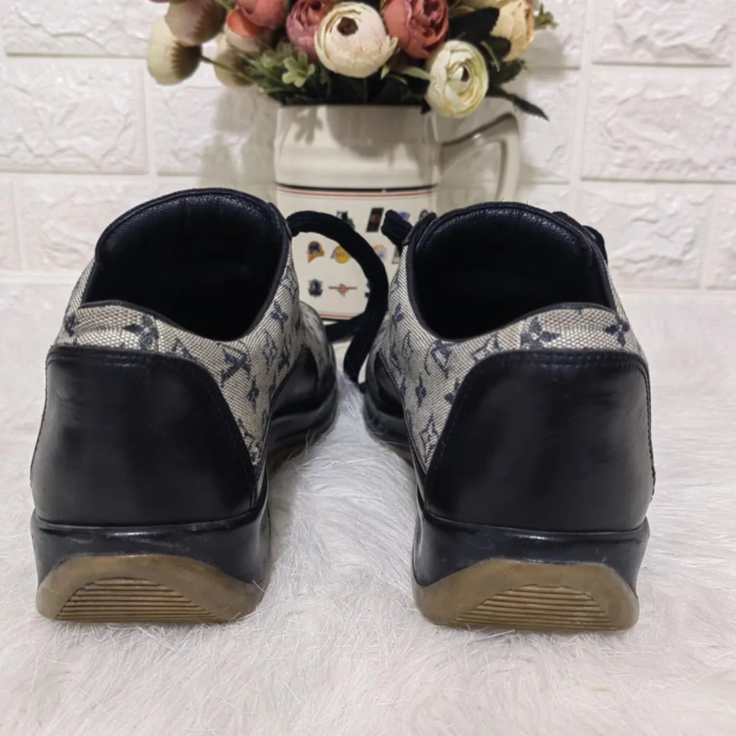 Louis Vuitton LOUIS VUITTON LV LEATHER LOW TOP MONOGRAM SNEAKERS Size US 5 / EU 37 - 16 Thumbnail