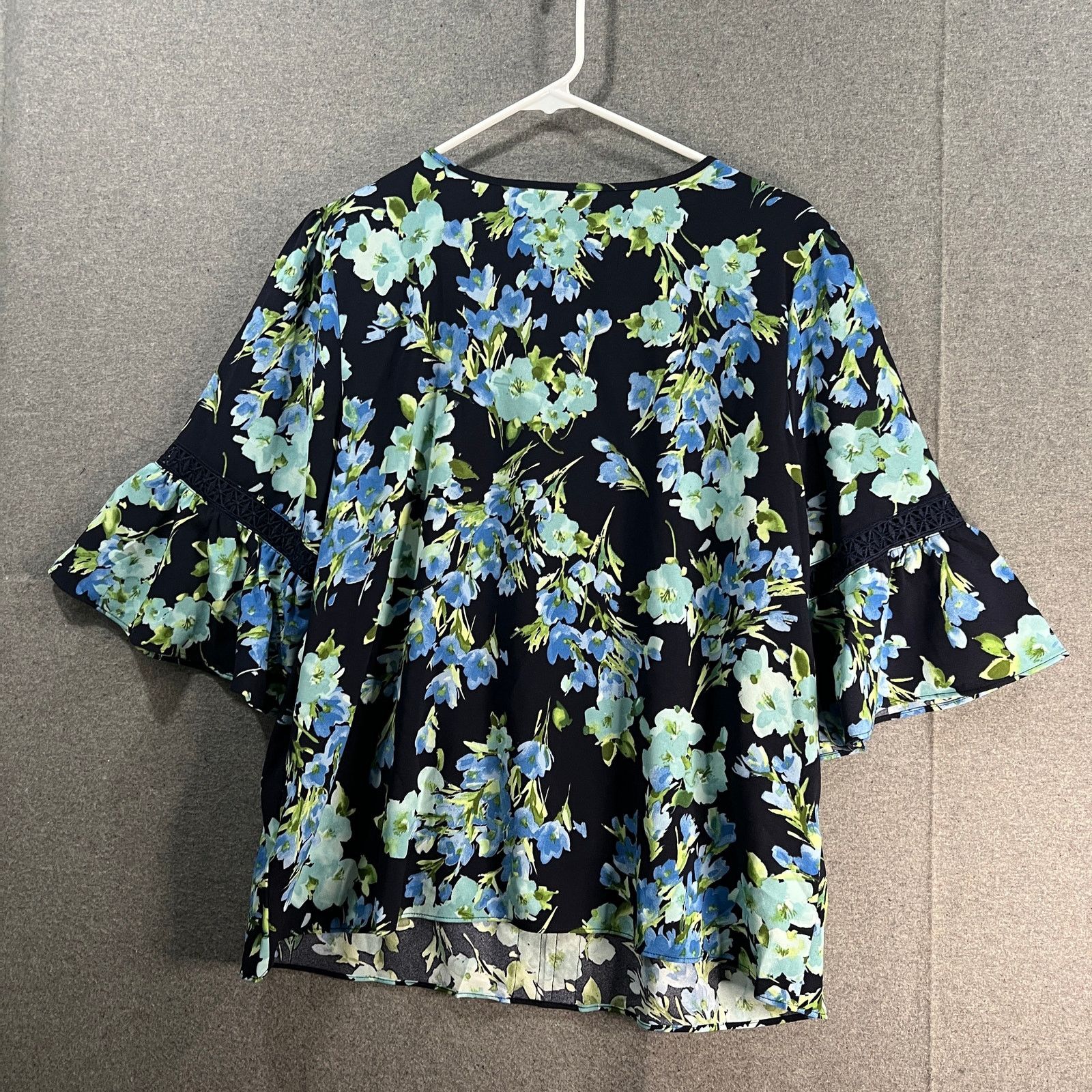 Isaac Mizrahi Isaac Mizrahi Live! Printed Stretch Crepe Blouse Size M / US 6-8 / IT 42-44 - 2 Thumbnail