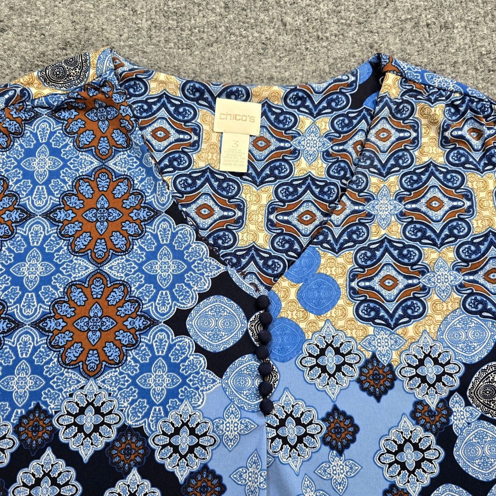 Vintage Chicos Top Womens Size XL Blue Patchwork Mosaic V Neck 3/4 Sleeve Career Casual Blouse Shirt Womens XL Blue Patchwork Mosaic V-Neck 3/4 Sleeve Glass? Size XL / US 12-14 / IT 48-50 - 2 Thumbnail