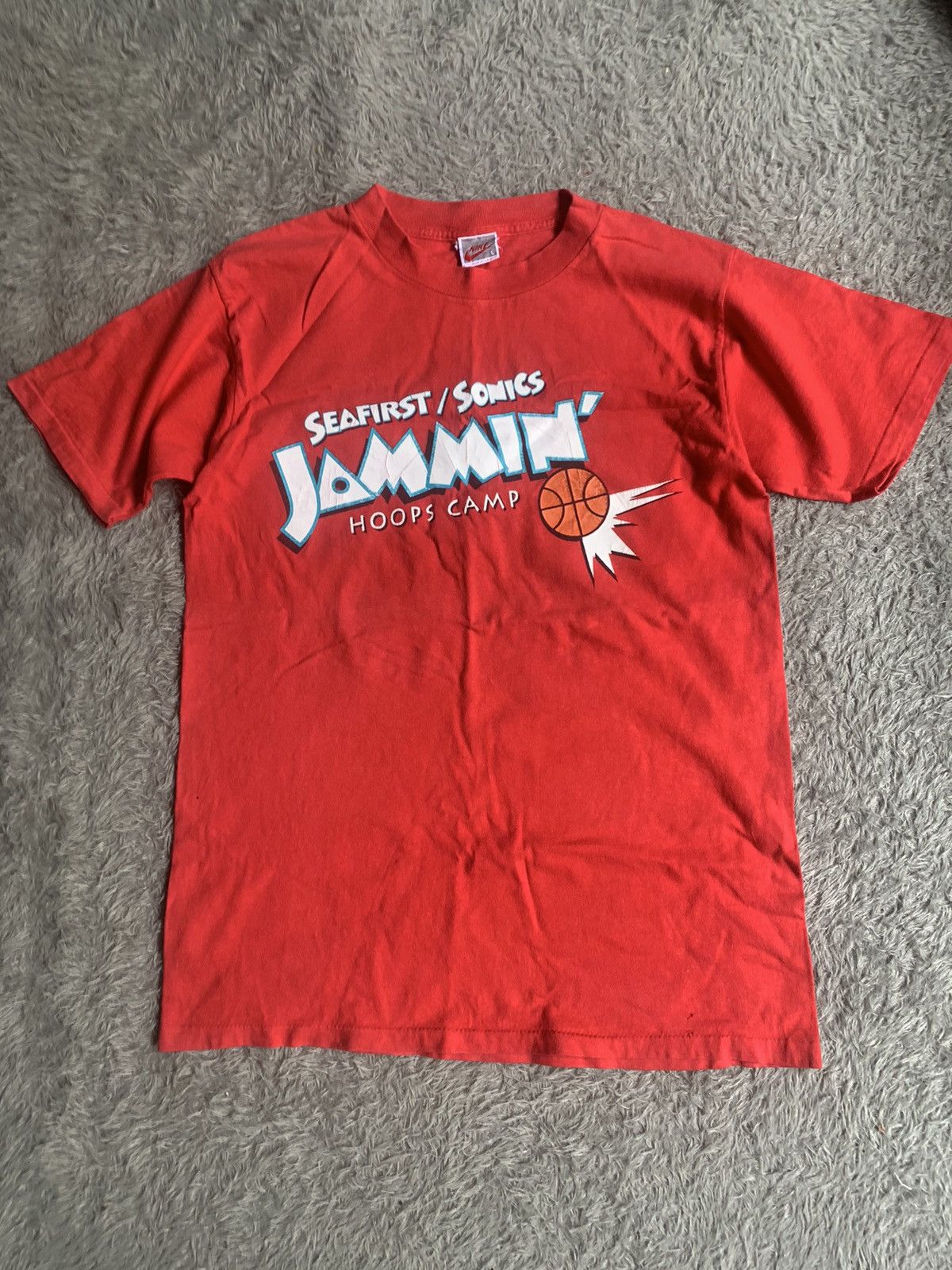 Nike × Sports Specialties × Vintage Vintage 90s Nike Seafirst Sonic Jammin Hoop Camp Tee Size US M / EU 48-50 / 2 - 1 Thumbnail