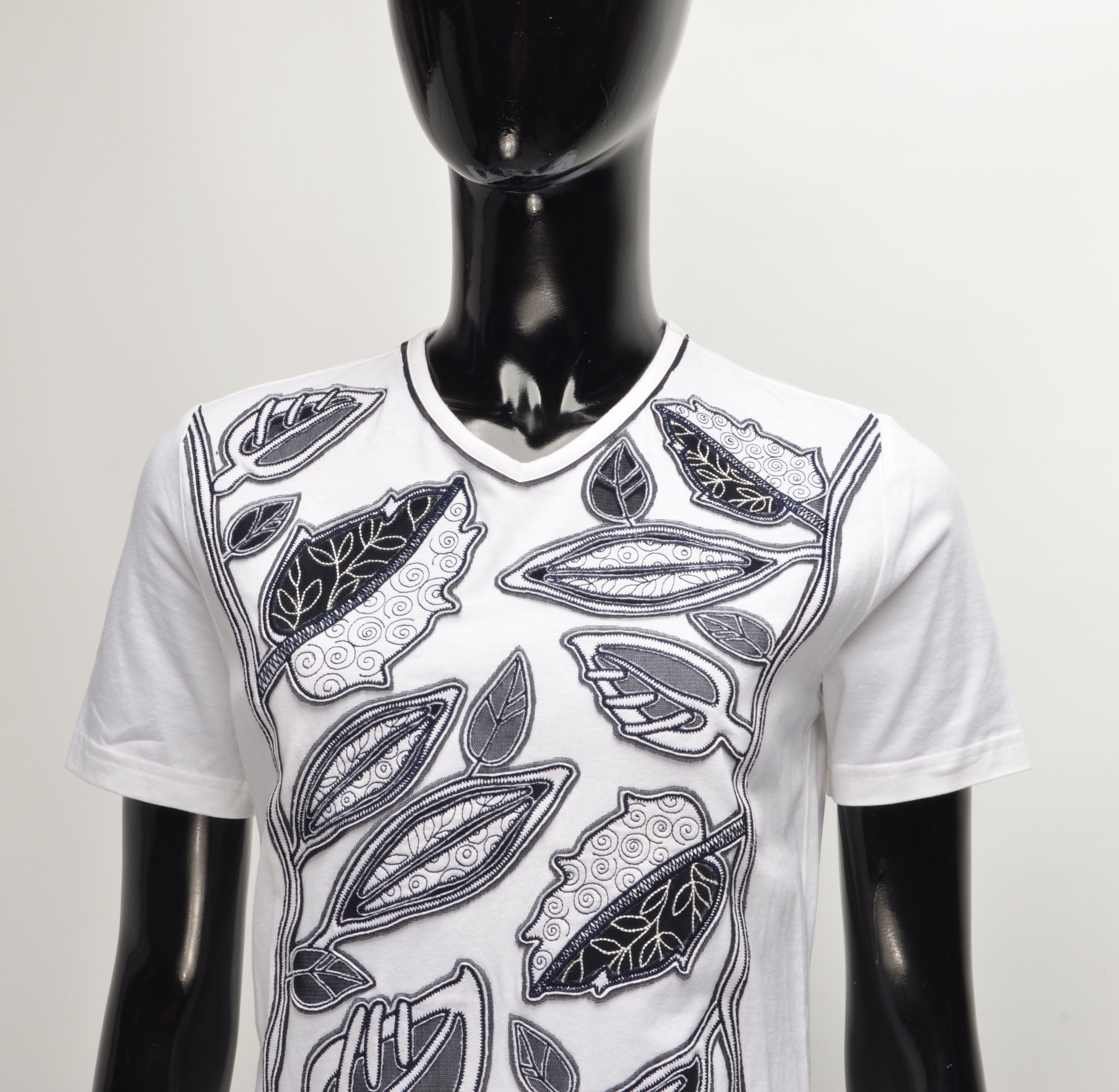 Hiroko Koshino Homme × Japanese Brand × Vintage Vintage Hiroko Koshino Applique V-neck Short Sleeve T-shirt Size M / US 6-8 / IT 42-44 - 2 Thumbnail