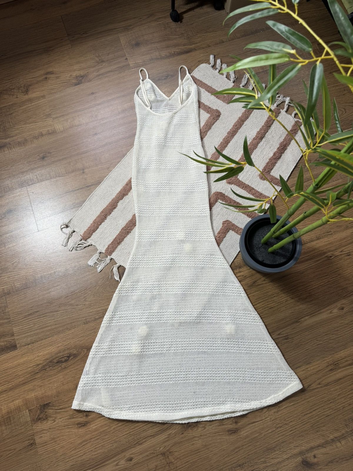 Vintage VINTAGE MESH KNITTED ROSES BEIGE TULIP BEACH DRESS Size M / US 6-8 / IT 42-44 - 4 Thumbnail