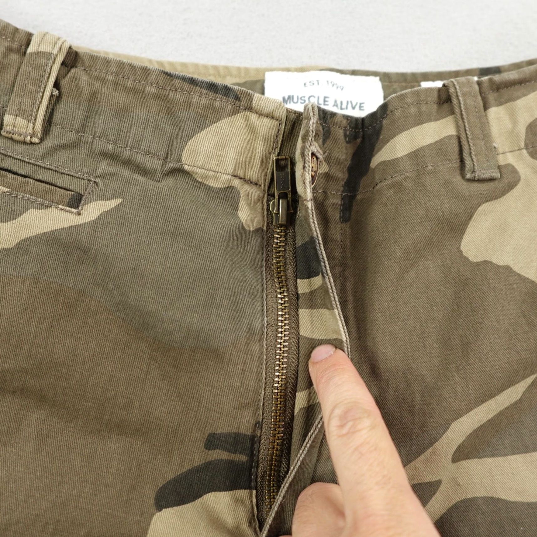 Vintage Muscle Alive Cargo Shorts Men's 34 Green Brown Camouflage Utility Outdoor Work Size US 34 / EU 50 - 3 Thumbnail