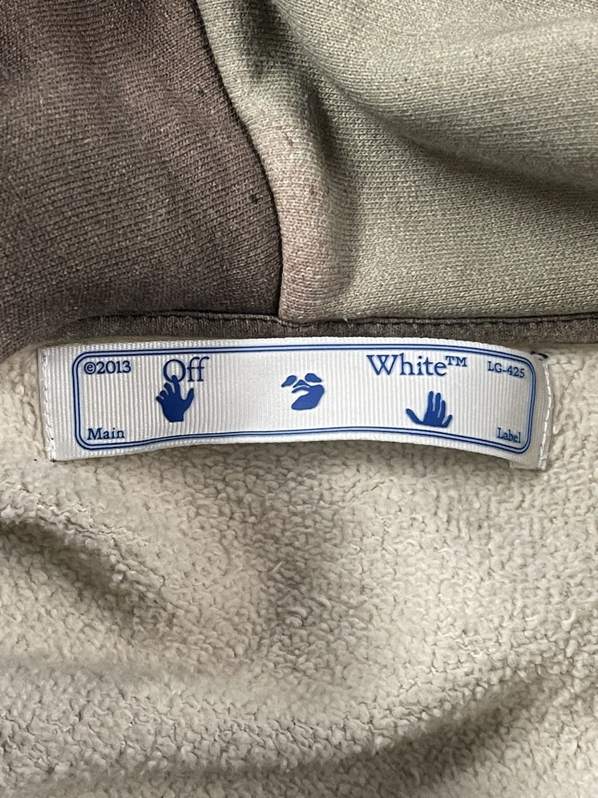 Off-White Size XXL - OFF-WHITE Camo Caravaggio Stencil Print Size US XXL / EU 58 / 5 - 9 Thumbnail