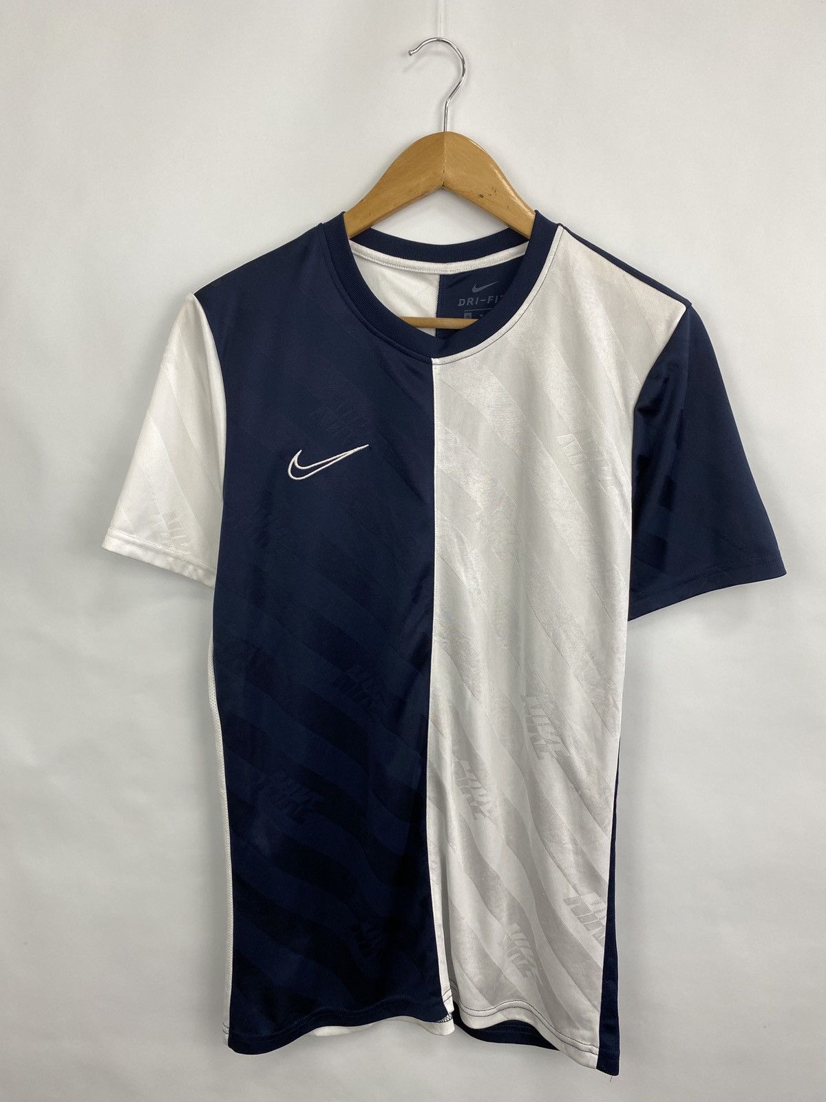 Nike 🇺🇸 Nike Sportswear T-Shirt Rare Retro Hype Y2K Size US M / EU 48-50 / 2 - 3 Thumbnail