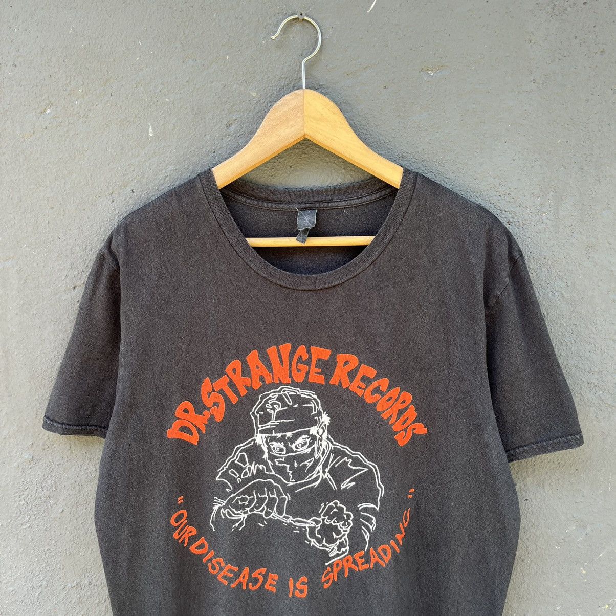 Vintage Thrashed Faded Vintage Dr. Strange Records Tee Size US L / EU 52-54 / 3 - 2 Thumbnail