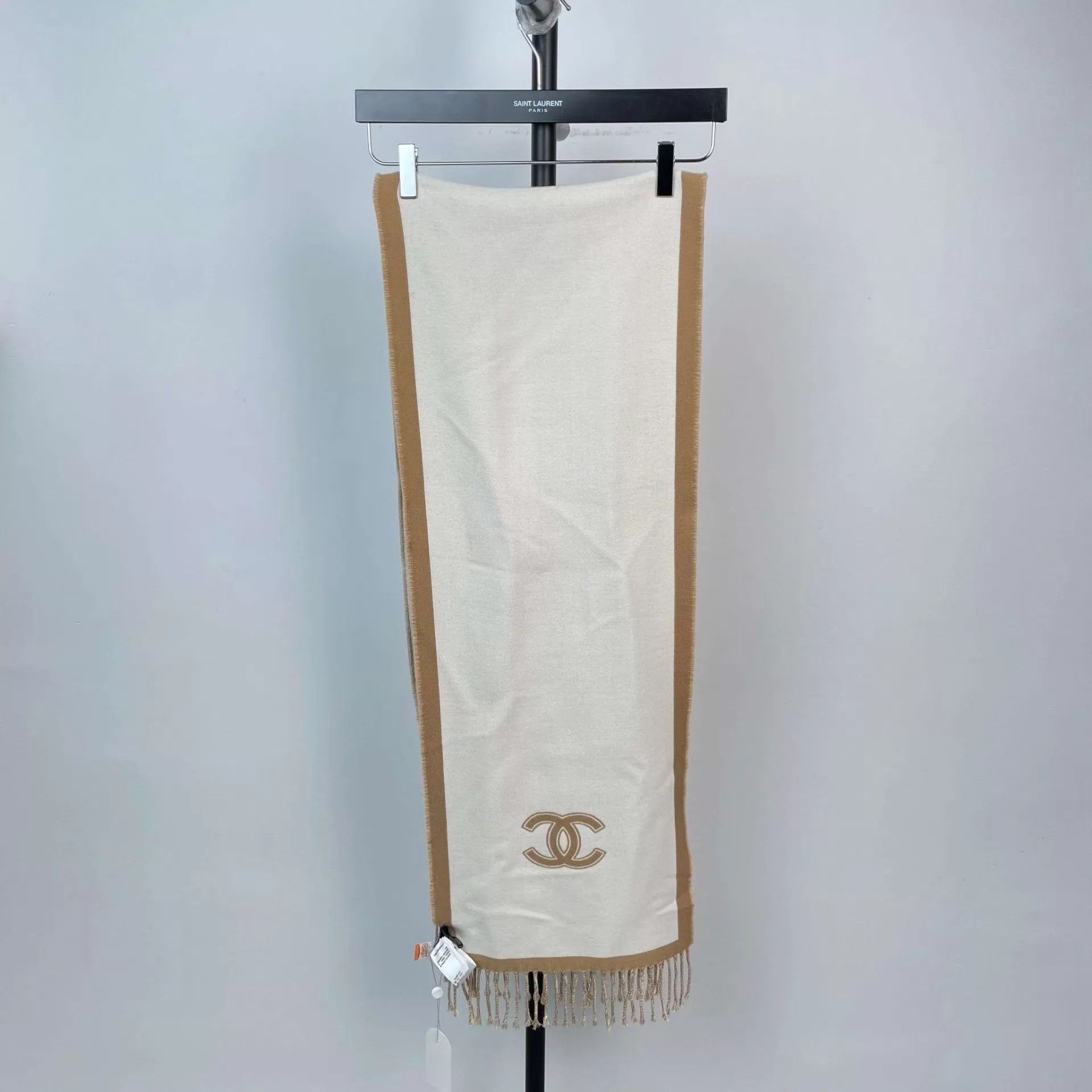 Chanel Chanel 24B CC Wool Scarf Beige Camel Colorblock Size ONE SIZE - 2 Thumbnail