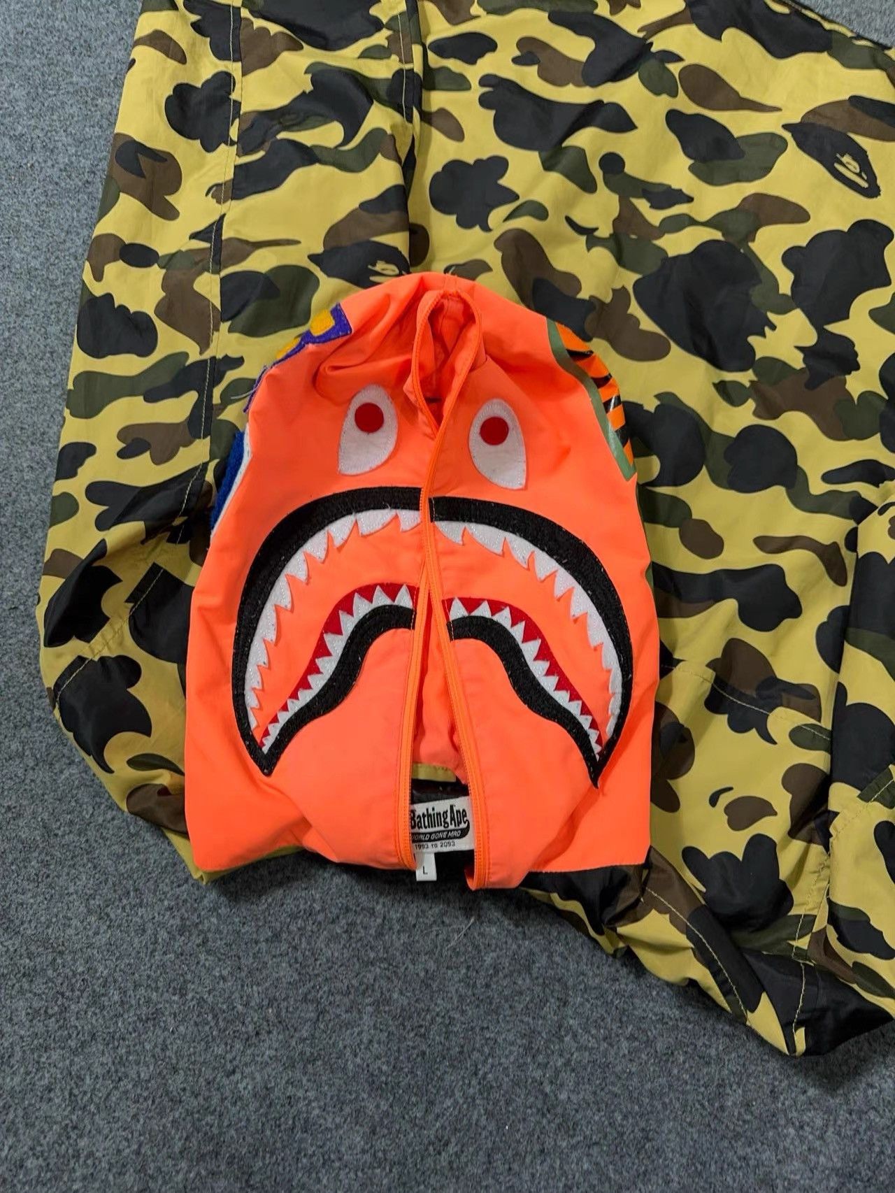 Bape Bape Yellow Camo Shark Jacket K28 Size US L / EU 52-54 / 3 - 2 Thumbnail