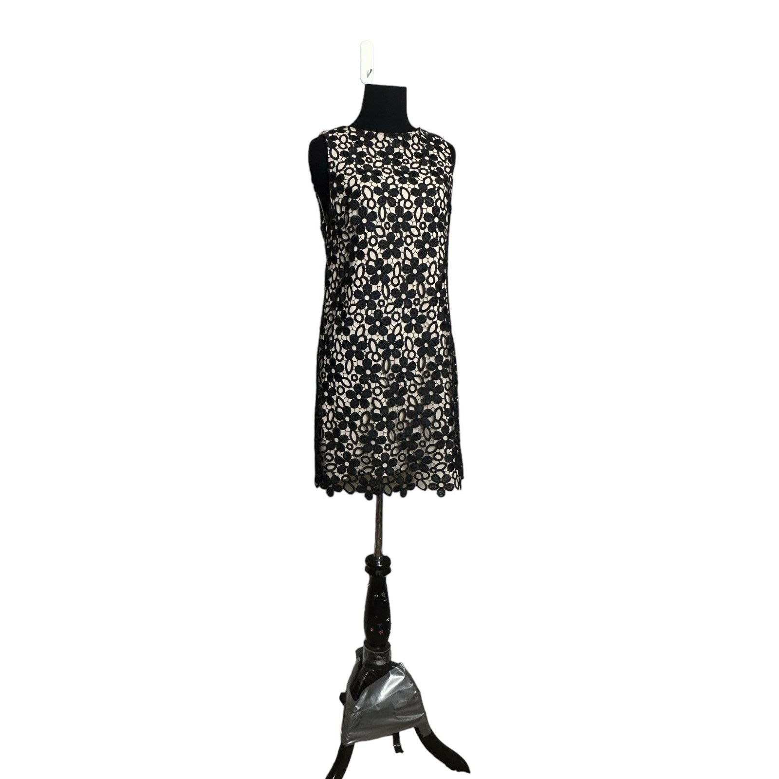 Alice + Olivia Alice + Olivia Clyde floral lace sheath mini dress size 4 Size S / US 4 / IT 40 - 20 Thumbnail