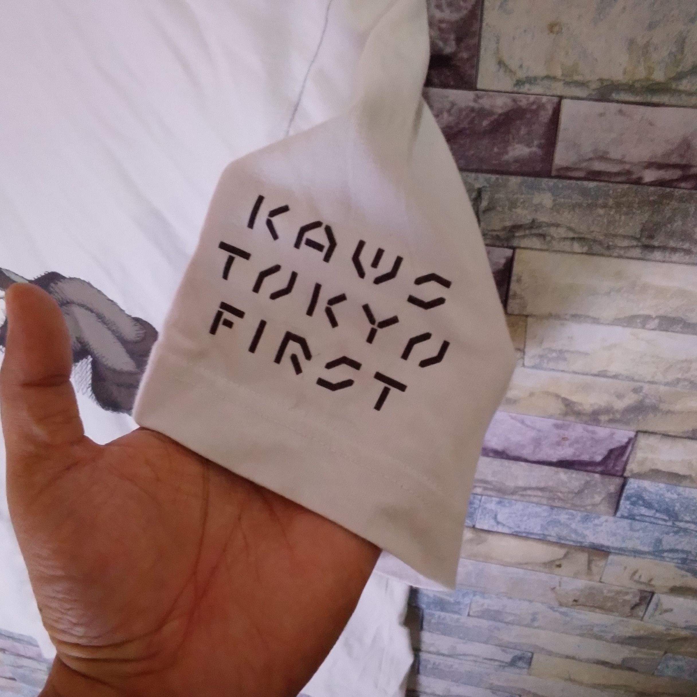 Uniqlo Uniqlo Kaws Size US XL / EU 56 / 4 - 3 Thumbnail