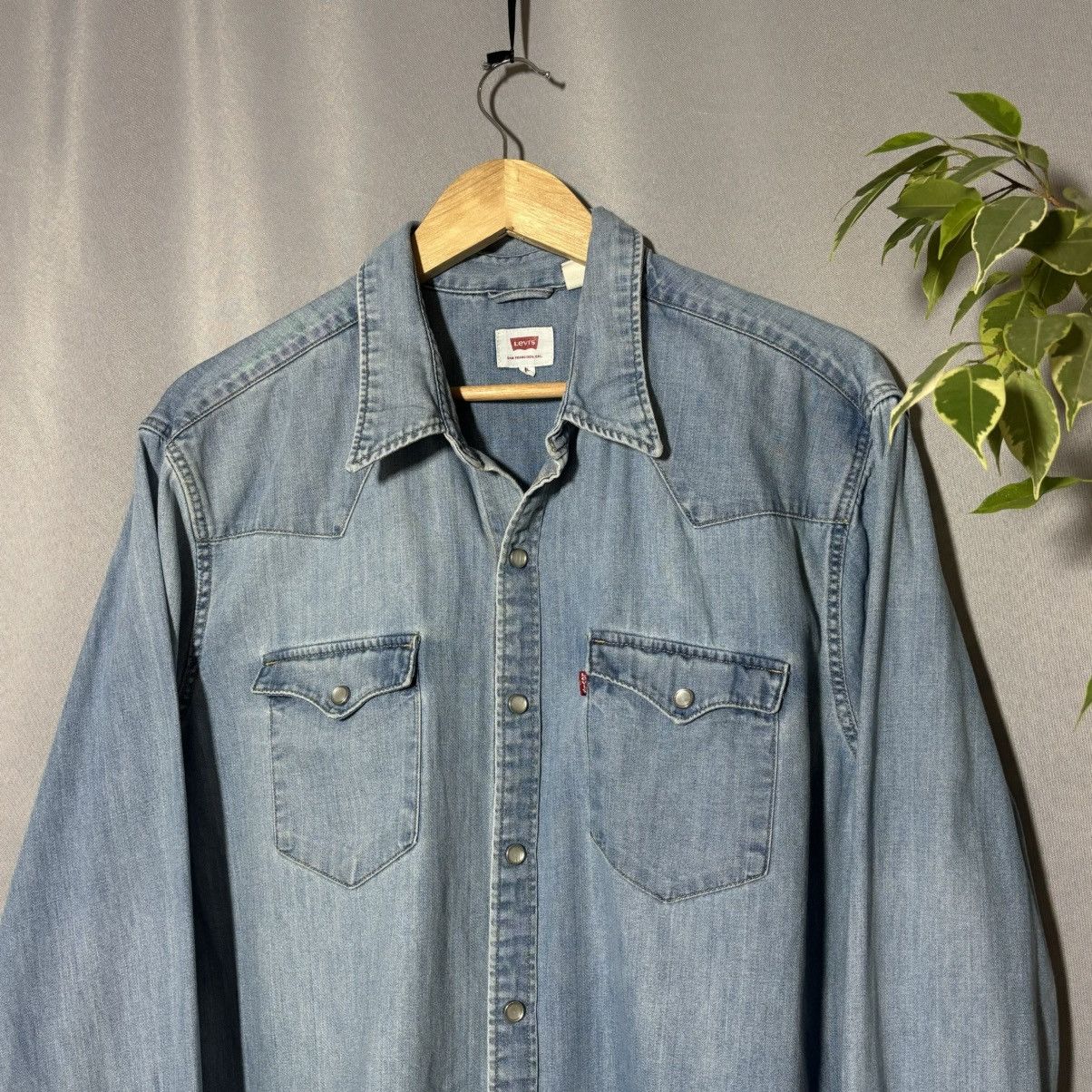 Levi's Levis vintage denim shirt button up xl blue streetwear Size US XL / EU 56 / 4 - 2 Thumbnail