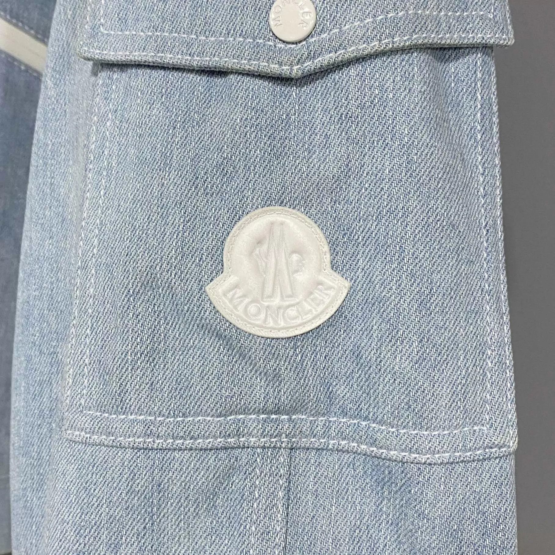 Moncler Moncler light blue logo denim jacket size 2 Size XS / US 0-2 / IT 36-38 - 6 Thumbnail