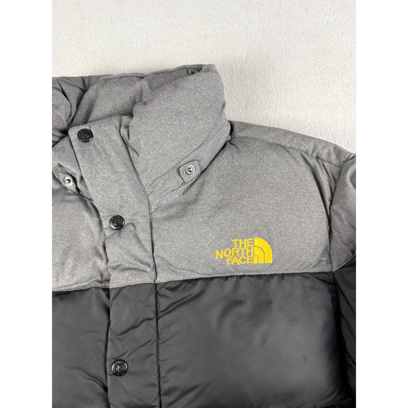 The North Face VINTAGE The North Face Nuptse Puffer Jacket Men L Gray Japan Release Retro Outdoor Zip Logo Jacket Mens Size US L / EU 52-54 / 3 - 2 Thumbnail