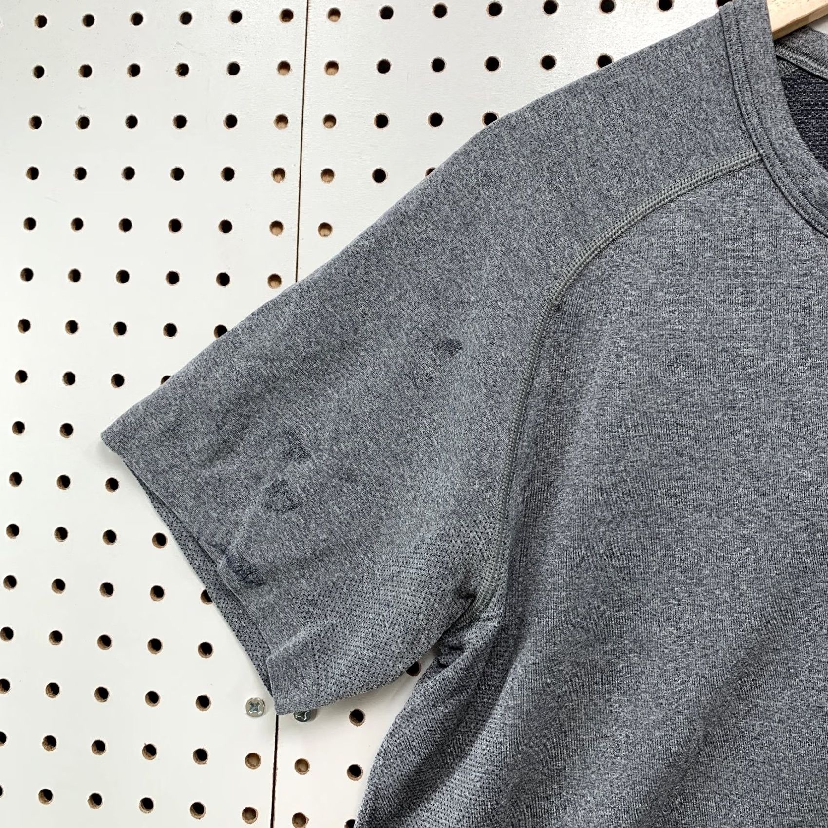 Lululemon Lululemon Active Henley Shirt Mens M Gray Short Sleeve Run Workout Size US M / EU 48-50 / 2 - 6 Thumbnail