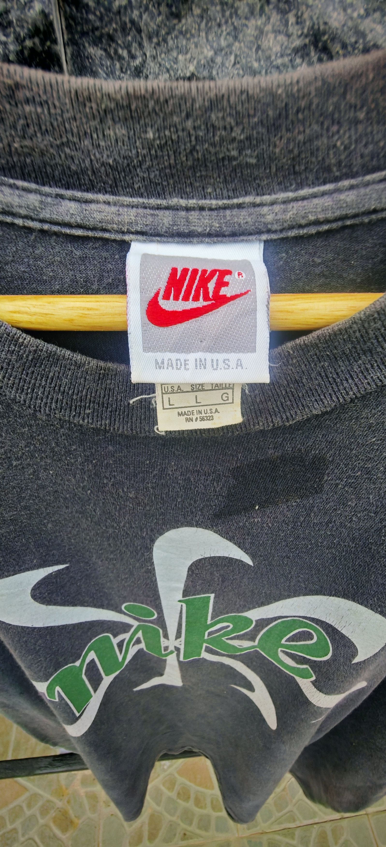 Nike Nike vintage 90s made in USA sun-faded starburst graphic tee Size US L / EU 52-54 / 3 - 4 Thumbnail