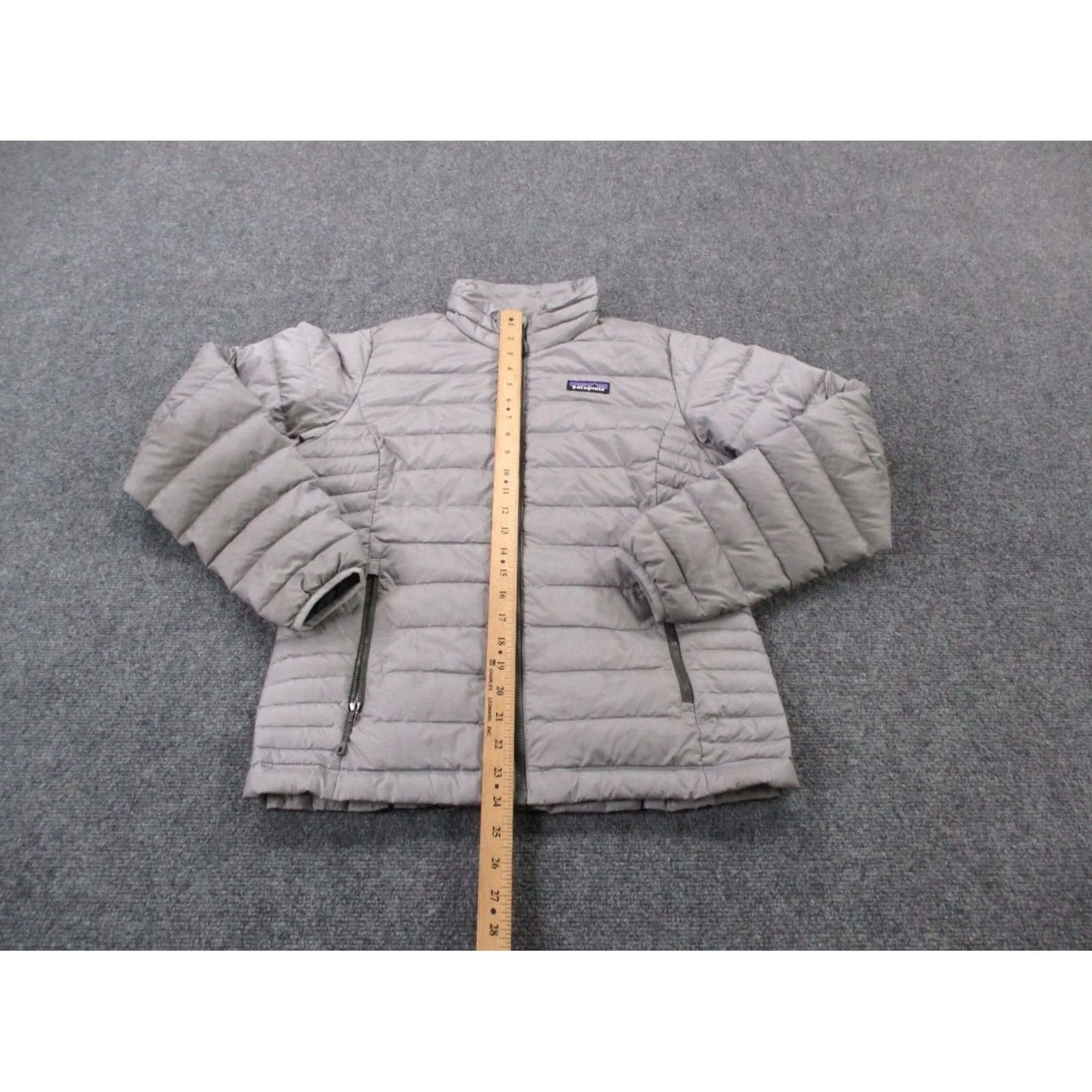 Patagonia Patagonia Jacket Women S Gray Down Puffer Quilted Outdoor Coat Zip Full Zip, Windproof, Pockets, Casual, Regular, Gray, 84683 Size S / US 4 / IT 40 - 3 Thumbnail
