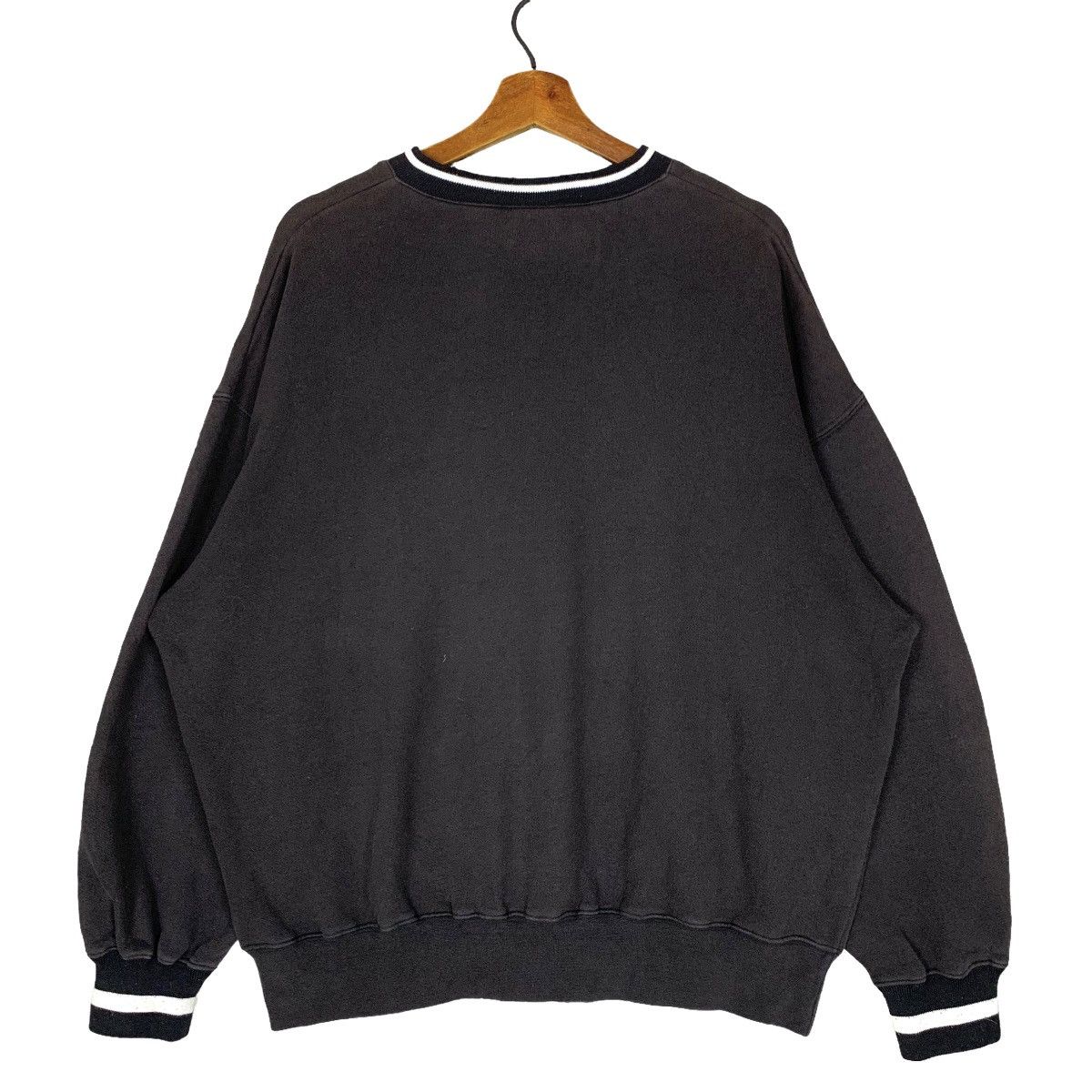 Reebok × Vintage Vintage Reebok Streetwear Small Logo VNeck Sweatshirt Size L Size US L / EU 52-54 / 3 - 7 Thumbnail