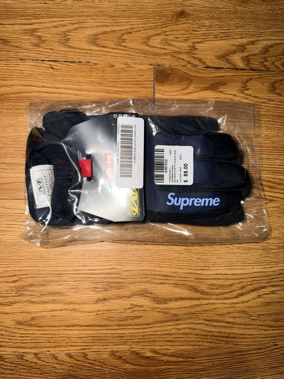 MLB × Supreme Supreme Mechanix FastFit MLB Teams Gloves Navy Size Large Size ONE SIZE - 3 Thumbnail