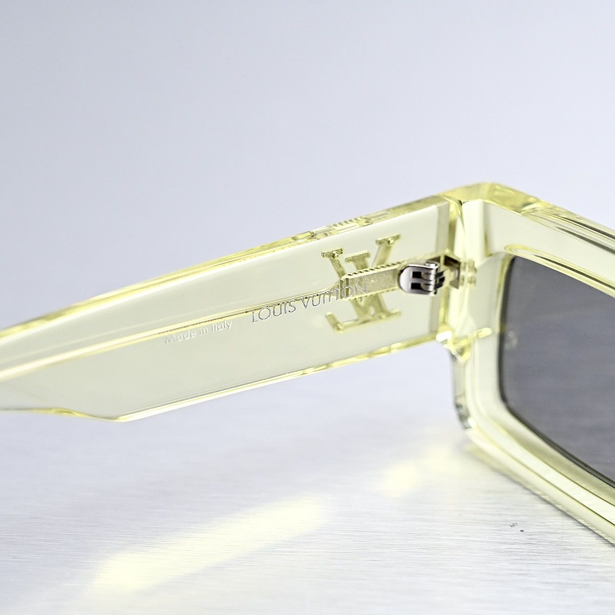 Louis Vuitton LOUIS VUITTON CRYSTAL YELLOW SUNGLASSES Size ONE SIZE - 4 Thumbnail