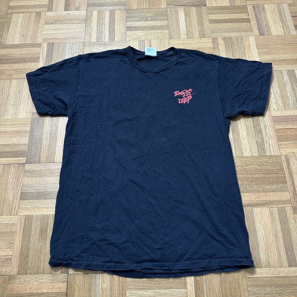 Tultex Vintage Sea World Terrors of the Deep tee Size US L / EU 52-54 / 3 - 2 Thumbnail