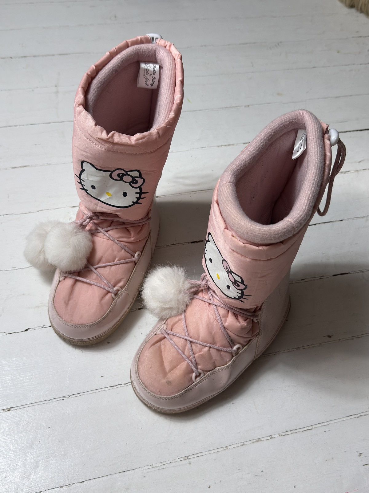 Cartoon Network VINTAGE HELLO KITTY 2000s MOON BOOTS UNT Size US 7 / IT 37 - 1 Thumbnail