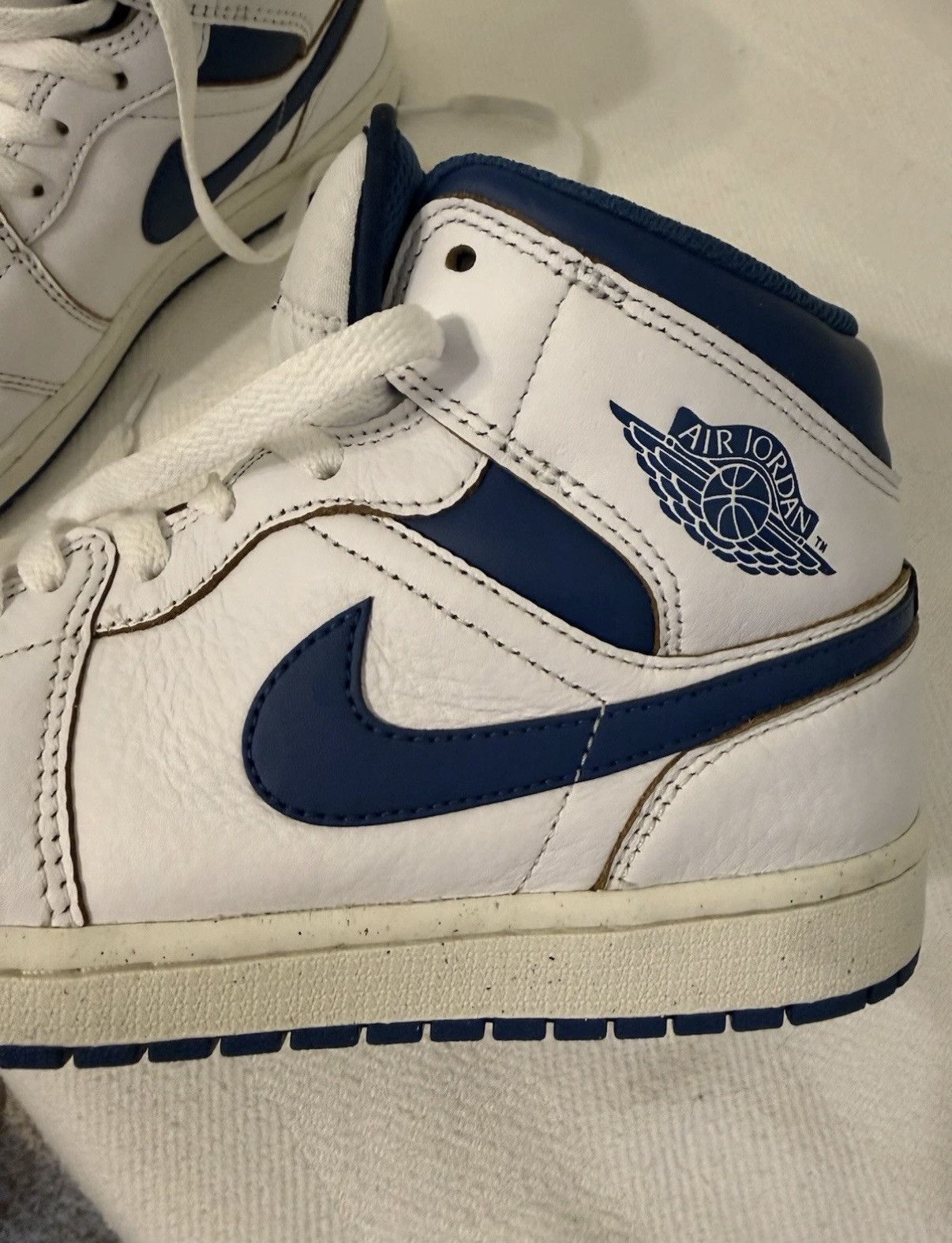 Nike 8.5 Air Jordan Retro 1 Mid white industrial blue Size US 8.5 / EU 41-42 - 11 Thumbnail