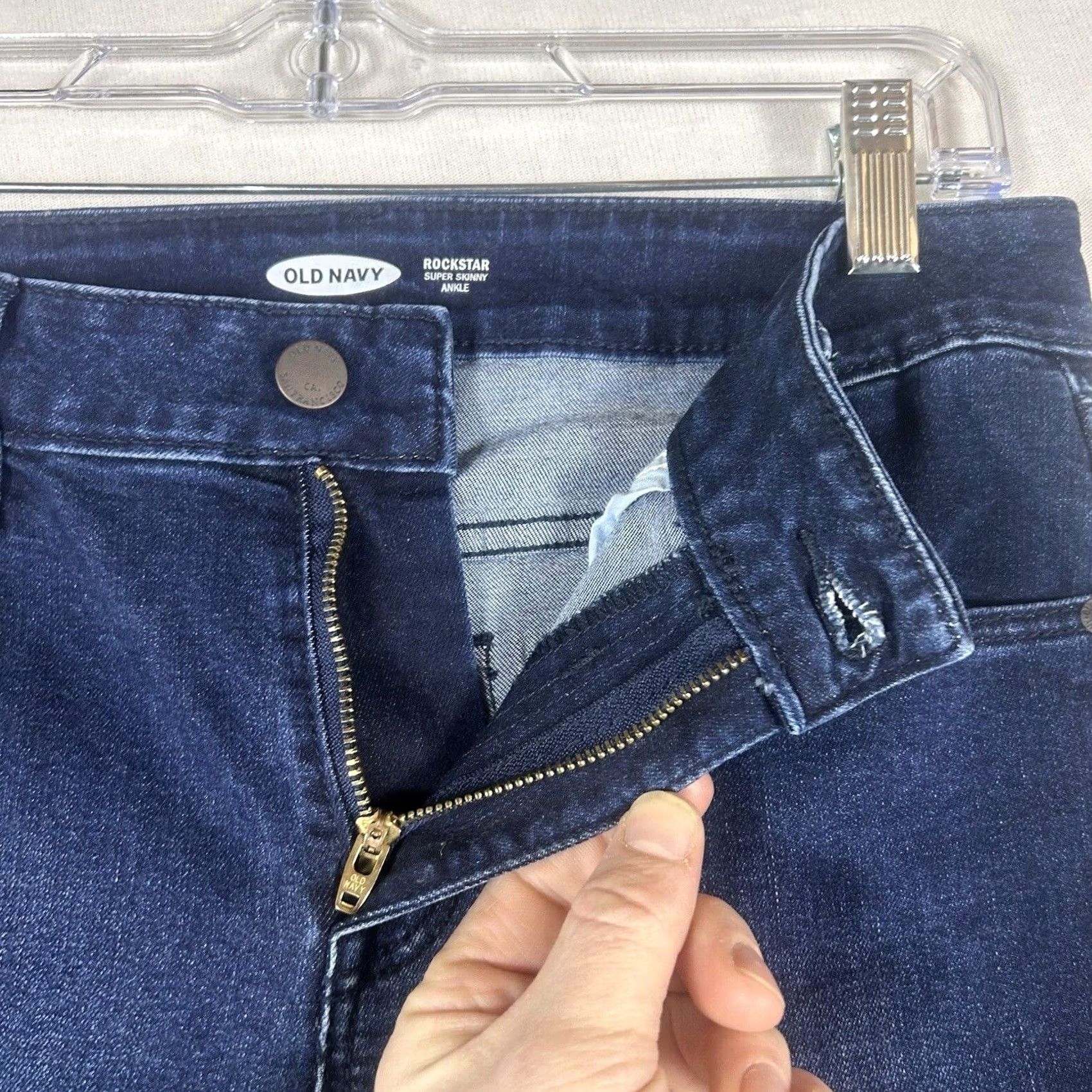 Old Navy Old Navy Jeans Skinny 4 Dark Wash Mid Rise Denim Regular Inseam 27.5in Button Zip Women Size 27" / US 4 / IT 40 - 2 Thumbnail