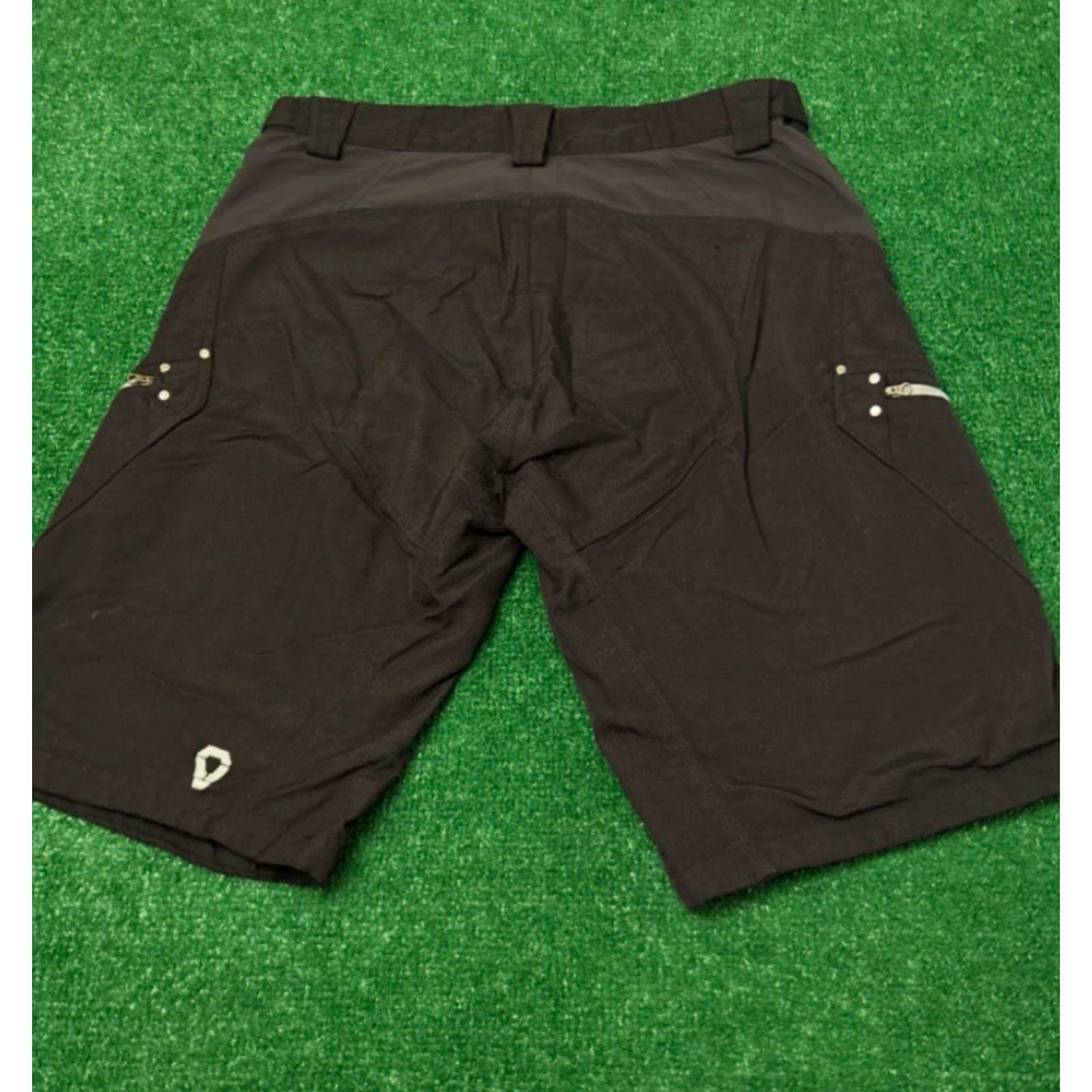 The North Face VINTAGE The North Face Cryptic Cargo Shorts Mens L Black MTB Lined Downieville Size US 33 - 2 Thumbnail