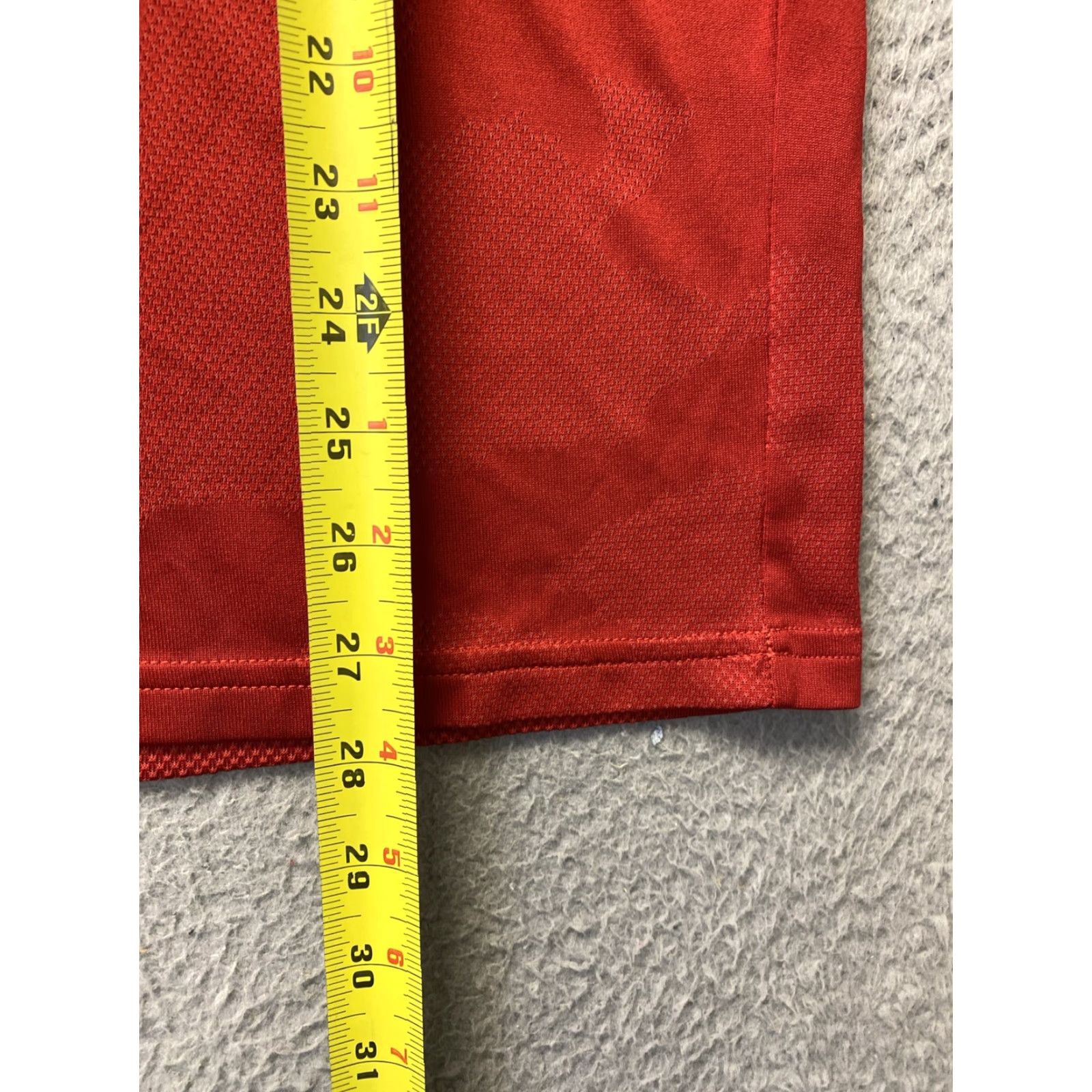 Under Armour VINTAGE? Wait, not vintage. Under Armour HeatGear Shirt Red Mens Large Short Sleeve Activewear T-Shirt, Crew Neck, Polyester Blend, Regular Fit, 33-74 Size US L / EU 52-54 / 3 - 5 Thumbnail