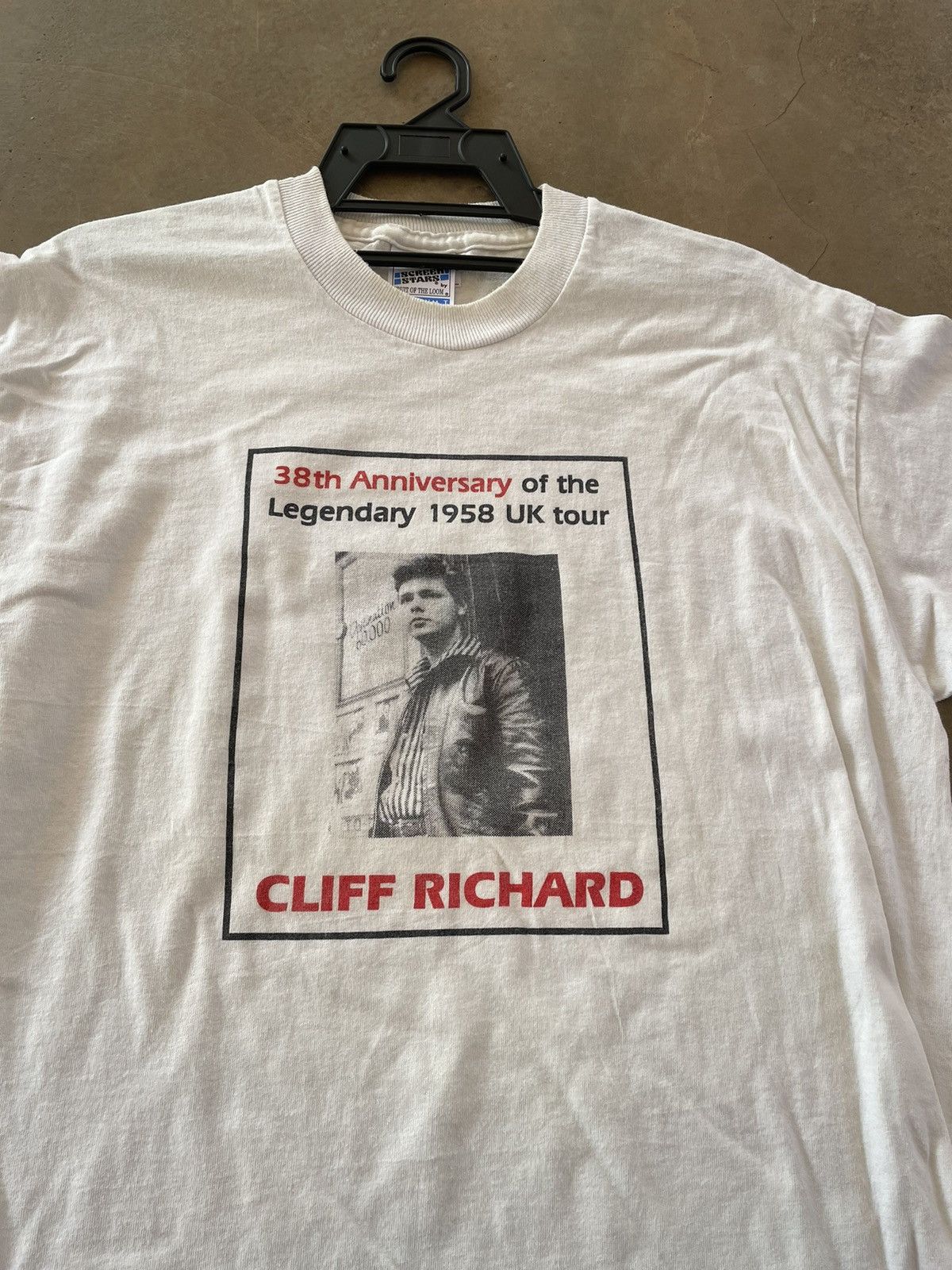 Band Tees CLIFF RICHARD LEGENDARY TOUR Size US L / EU 52-54 / 3 - 2 Thumbnail
