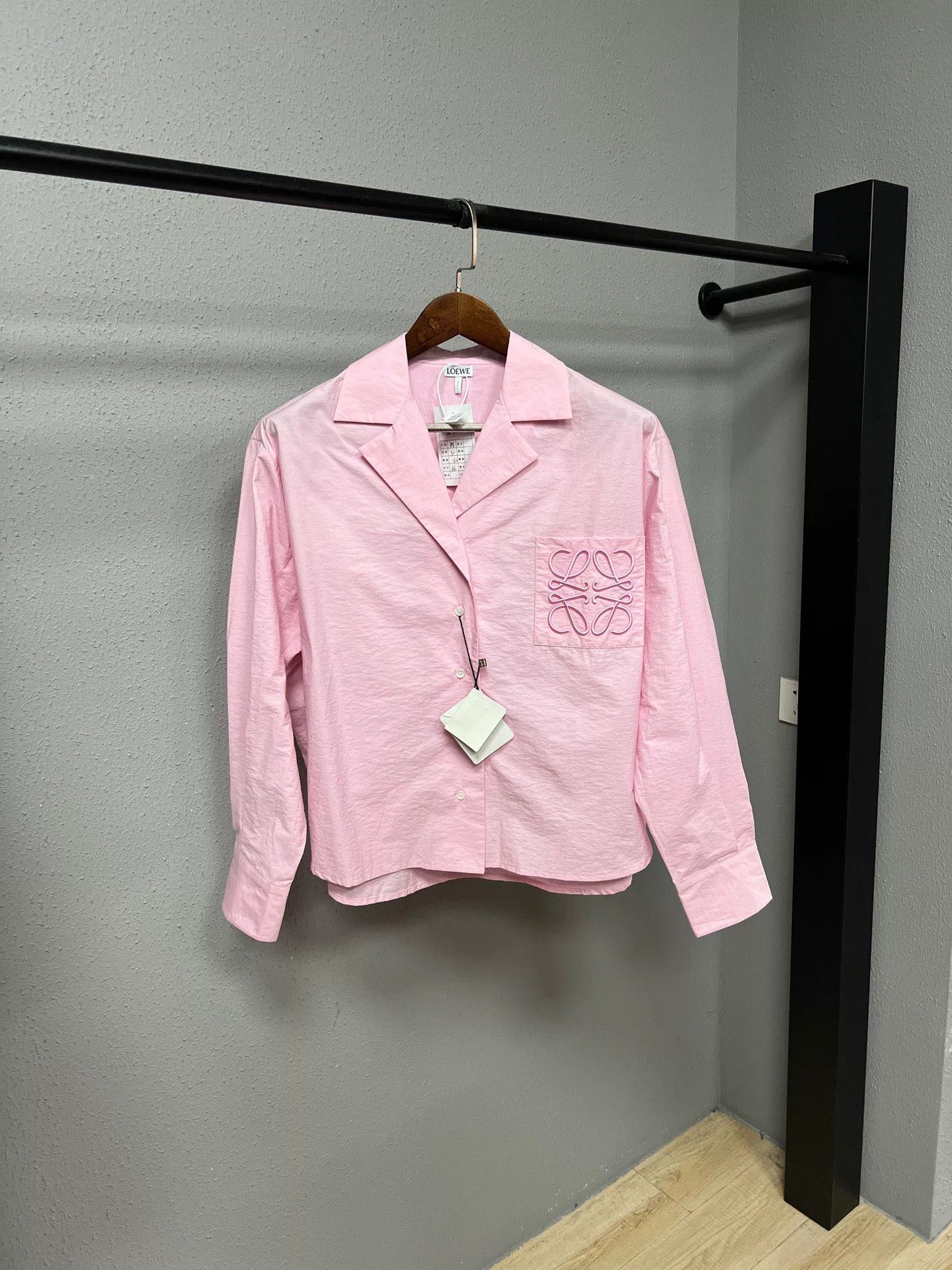 Loewe Loewe Pink Embossed Logo Shirt Size M / US 6-8 / IT 42-44 - 1 Thumbnail