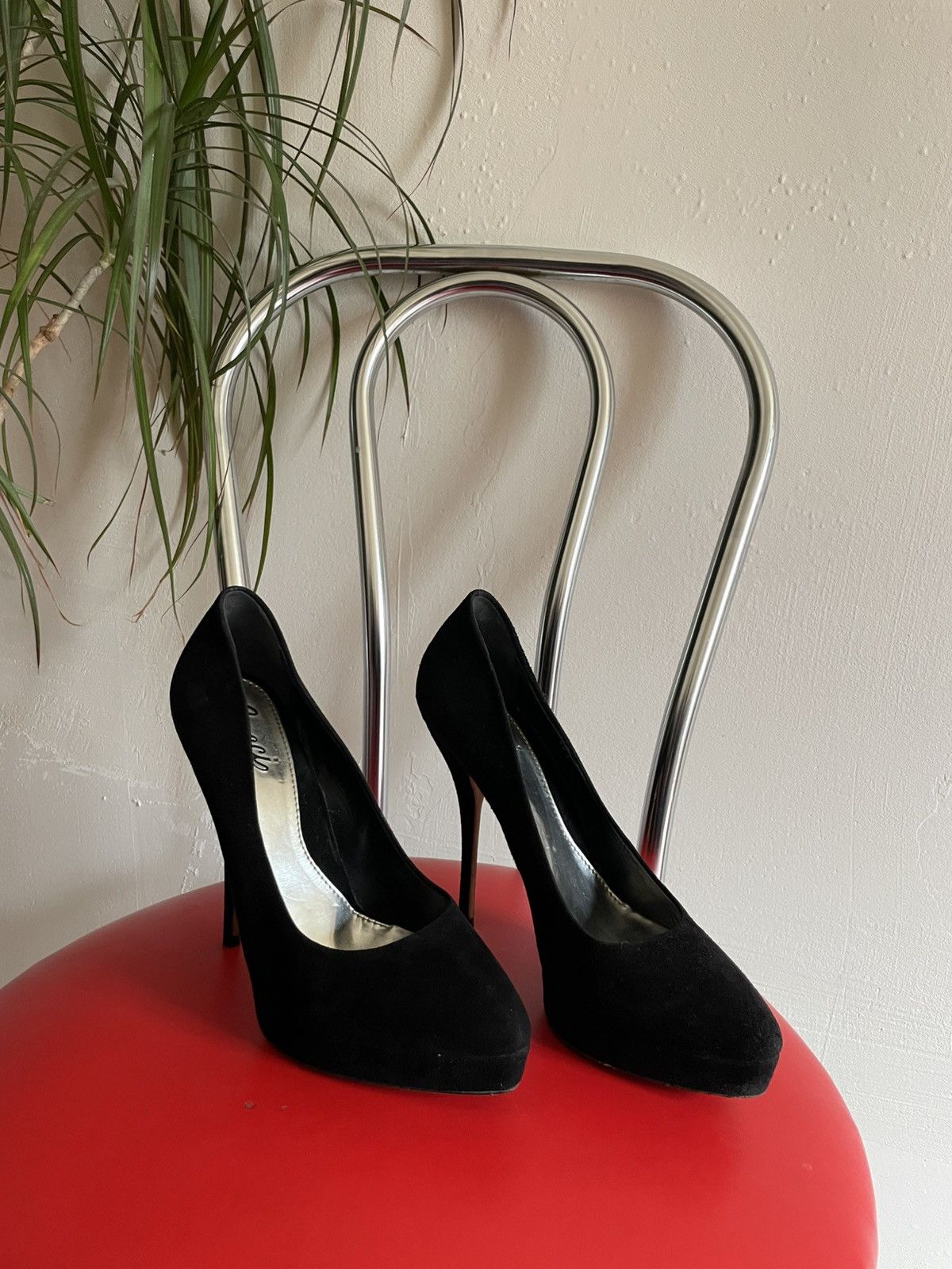Gucci × Vintage Gucci vintage suede leather heels shoes Size US 8.5 / IT 38.5 - 1 Thumbnail