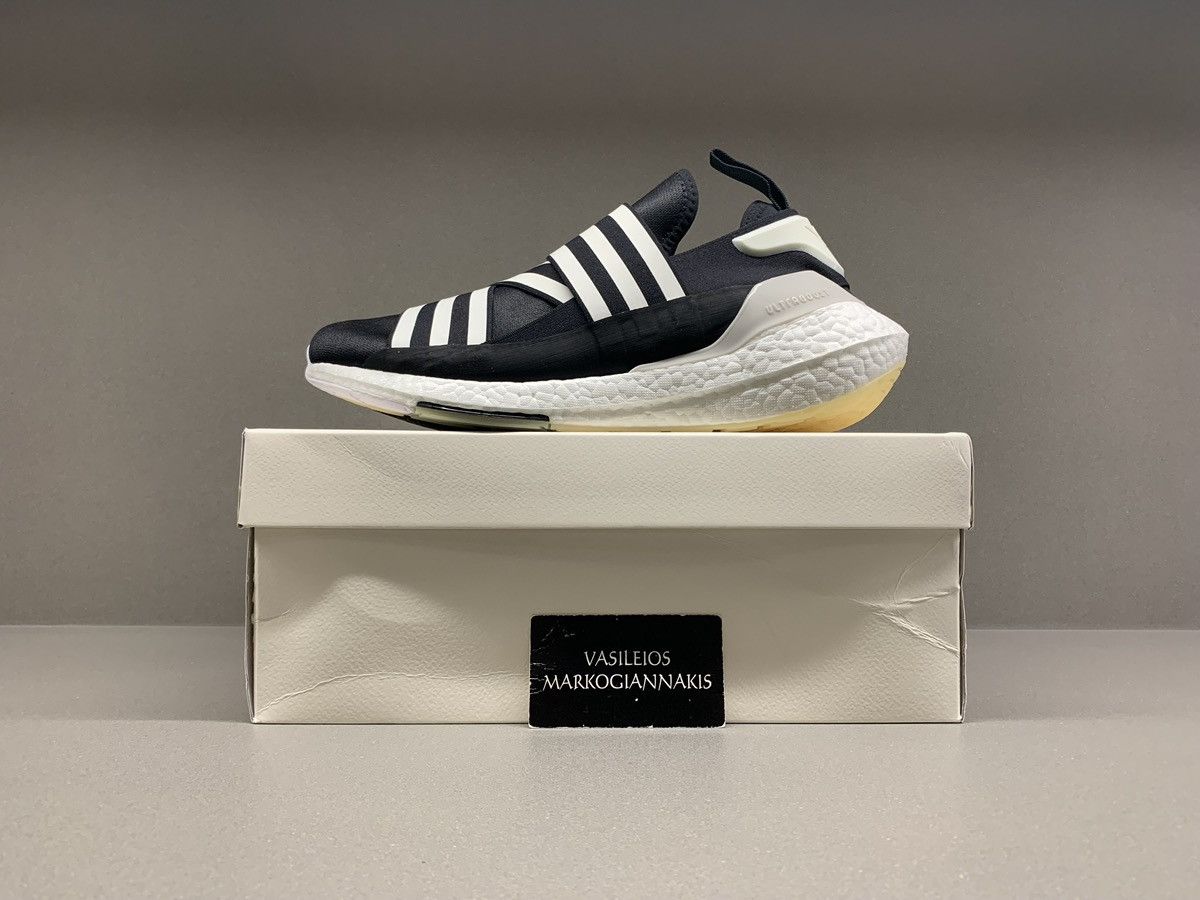 Y-3 Adidas Y-3 Ultra Boost 22 Black Core White Chalk Pearl Size US 5.5 / IT 35.5 - 1 Thumbnail
