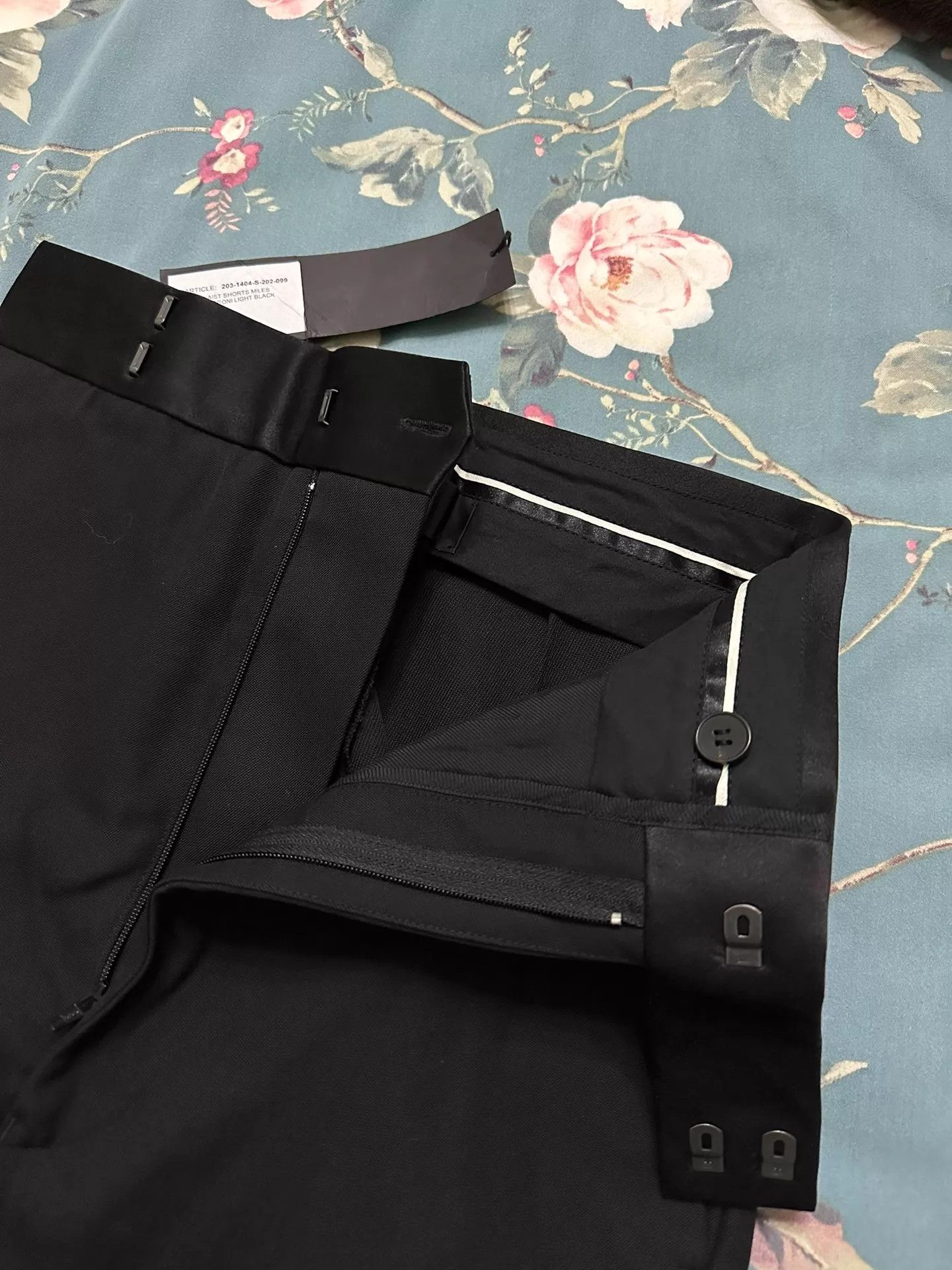 Haider Ackermann HAIDER ACKERMANN wmn's comfy shorts 62 waist new authentic Size 25" / US 0 / IT 36 - 5 Thumbnail