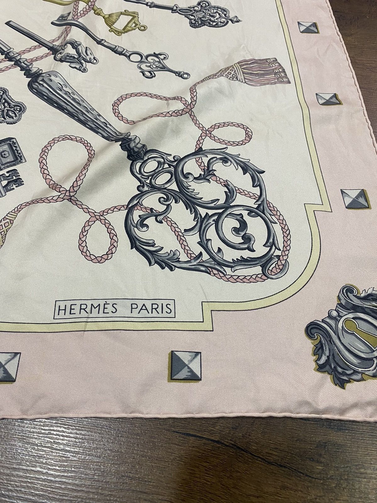 Hermes Authentic Vintage Hermes Scarf 100% Silk Size ONE SIZE - 18 Thumbnail