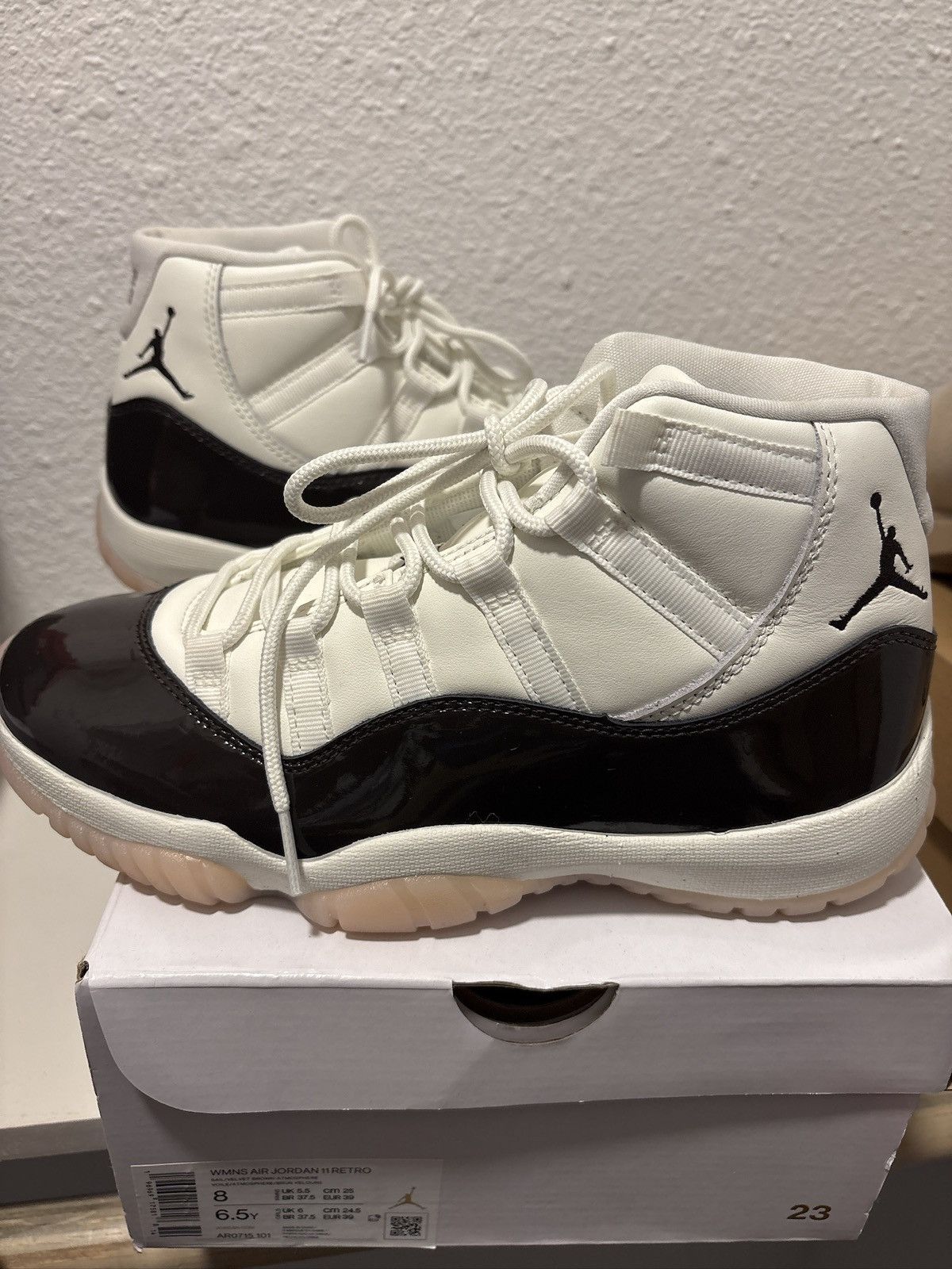 Jordan Brand × Nike Womens air jordan 11 retro Neapolitans Size US 8 / IT 38 - 2 Thumbnail
