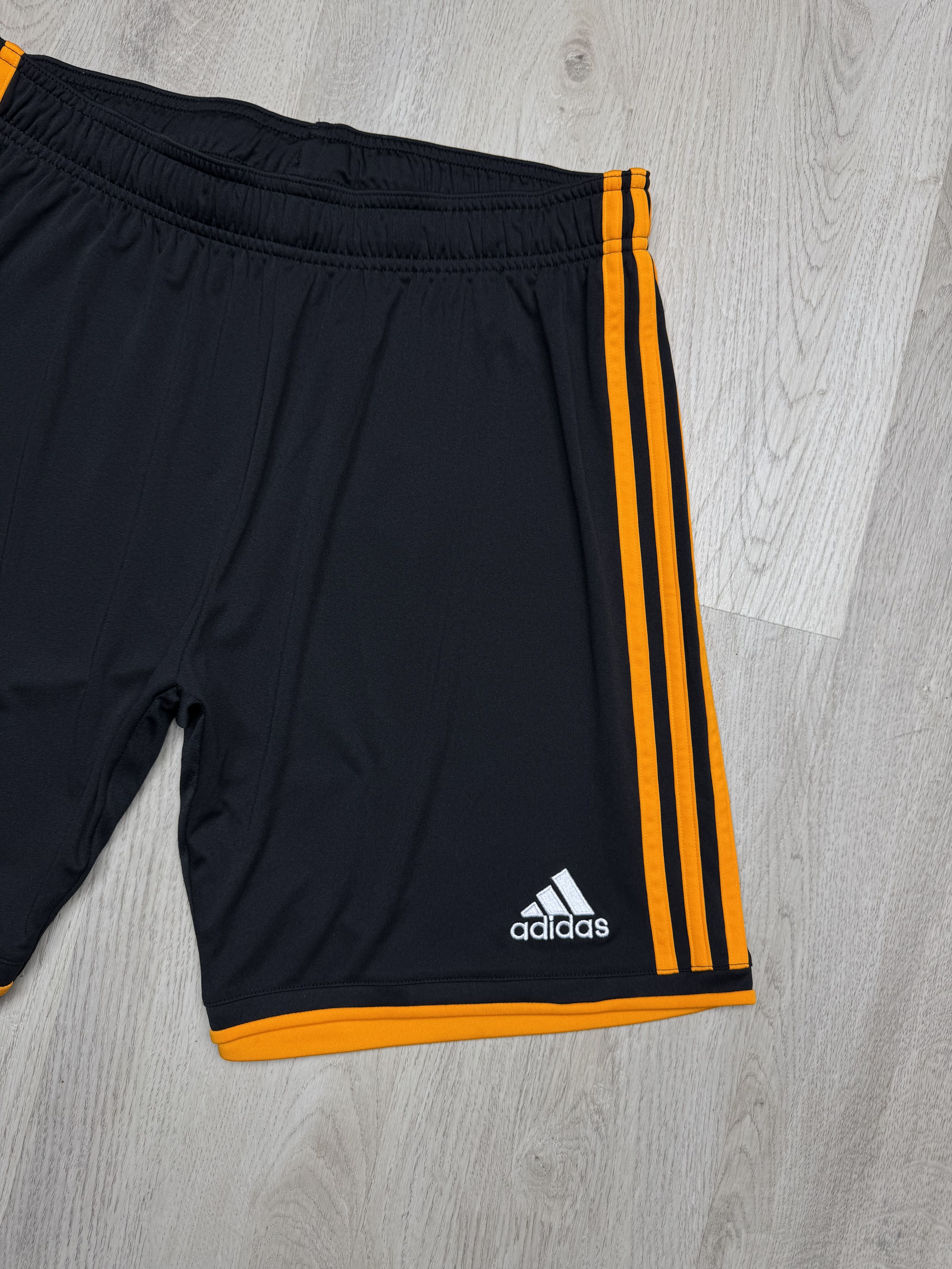 Adidas Adidas LEEDS UNITED Mens Soccer Shorts Jersey Size US 34 / EU 50 - 2 Thumbnail