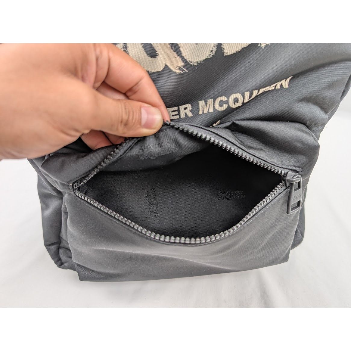 Alexander McQueen o1rshd1 Size: OS / New MCQ Graff Metropolitan Backpack Black Size ONE SIZE - 9 Thumbnail