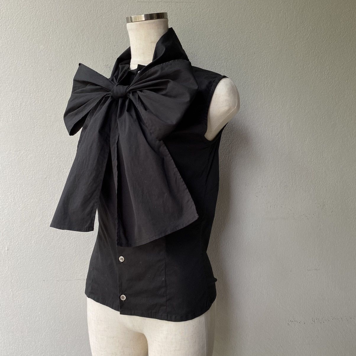 Japanese Brand ATSURO TAYAMA A/T Black Sleeveless Blouse with Large Bow Size S / US 4 / IT 40 - 14 Thumbnail