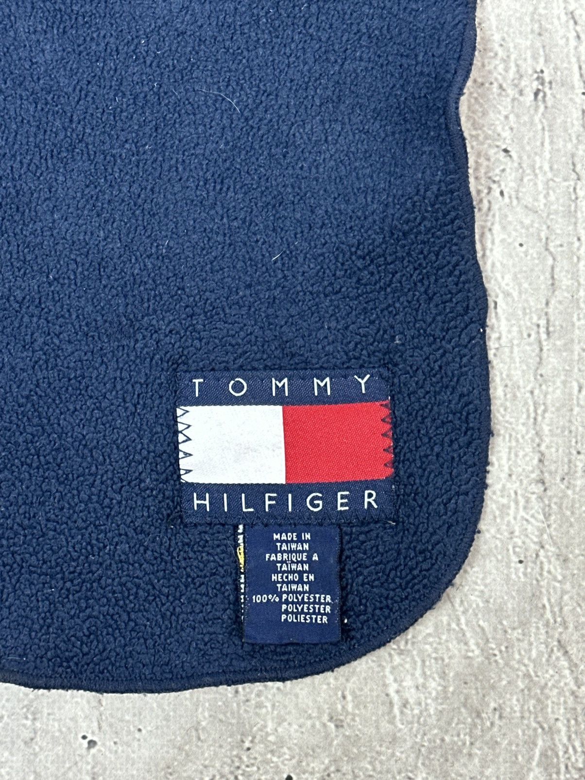 Tommy Hilfiger Vintage Tommy Hilfiger Big Logo Fleece Scarf Size ONE SIZE - 5 Thumbnail
