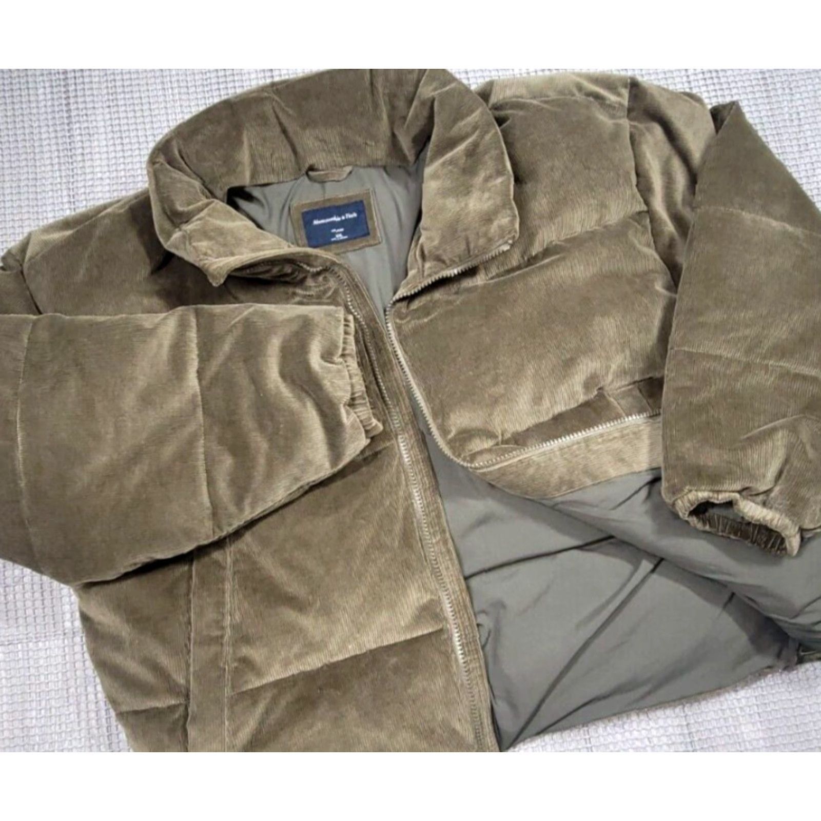 Abercrombie & Fitch Abercrombie & Fitch A&F Men's Green Corduroy Puffer Jacket Heavy Full Zip 2XL Size US XXL / EU 58 / 5 - 3 Thumbnail