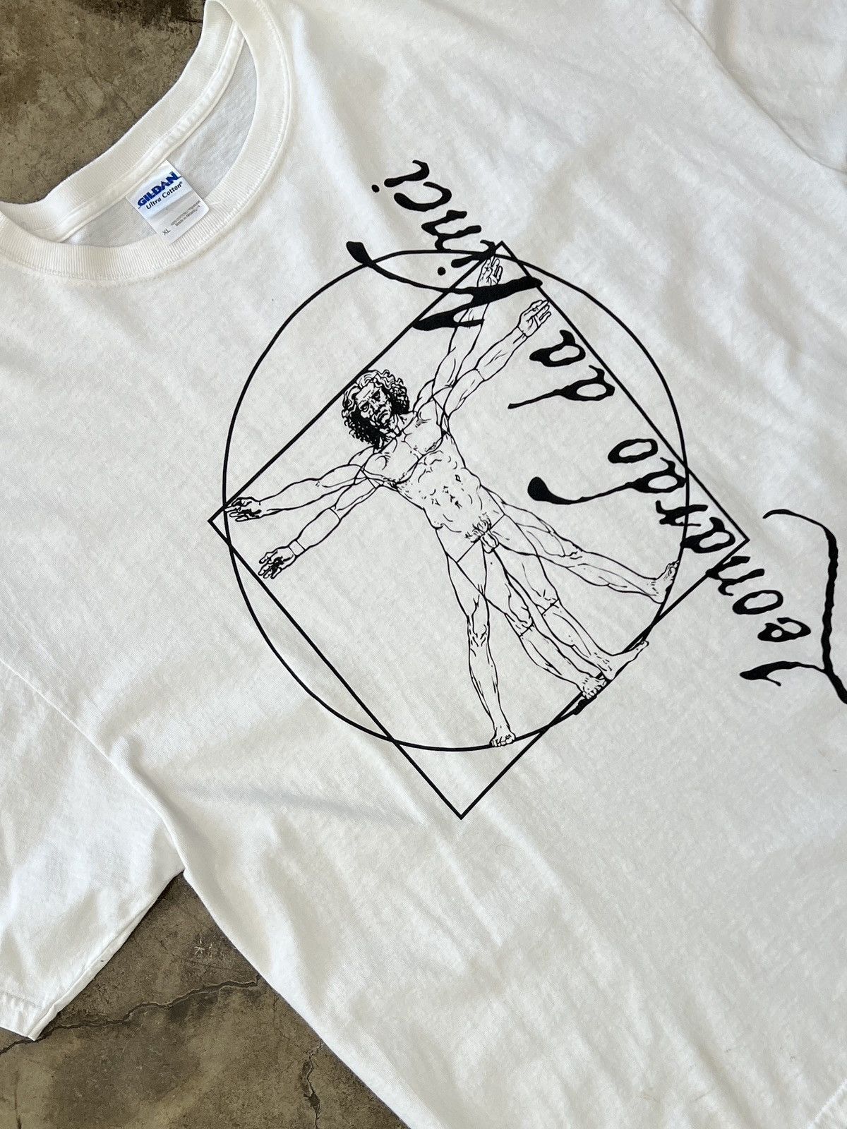 Vintage Vintage Leonardo Da Vinci Vitruvian Man Art Tee XL Size US XL / EU 56 / 4 - 1 Thumbnail