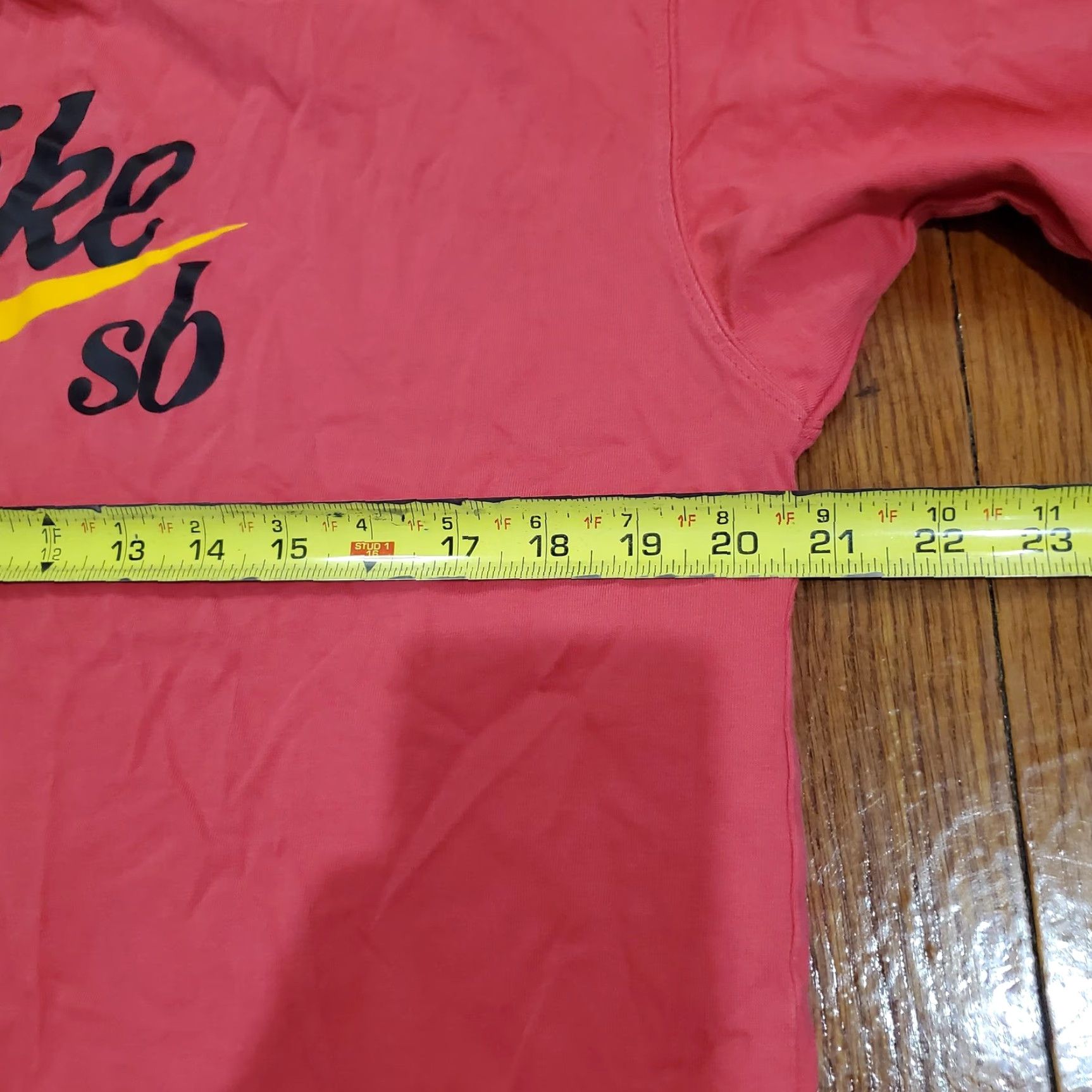 Nike VINTAGE Nike SB Shirt Mens Medium Red Yellow Swoosh Skateboarding Tee DB9977-623 Size US M / EU 48-50 / 2 - 4 Thumbnail