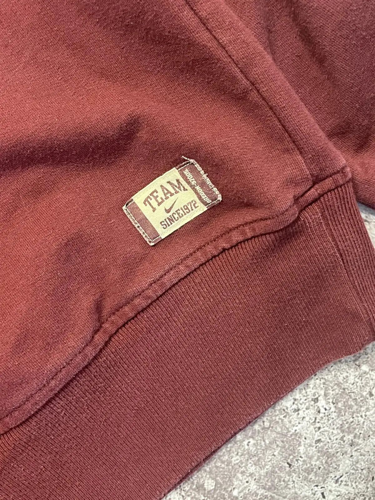 Nike Vintage Nike Track & Field Sweatshirt Maroon Yellow Size L Size US M / EU 48-50 / 2 - 3 Thumbnail